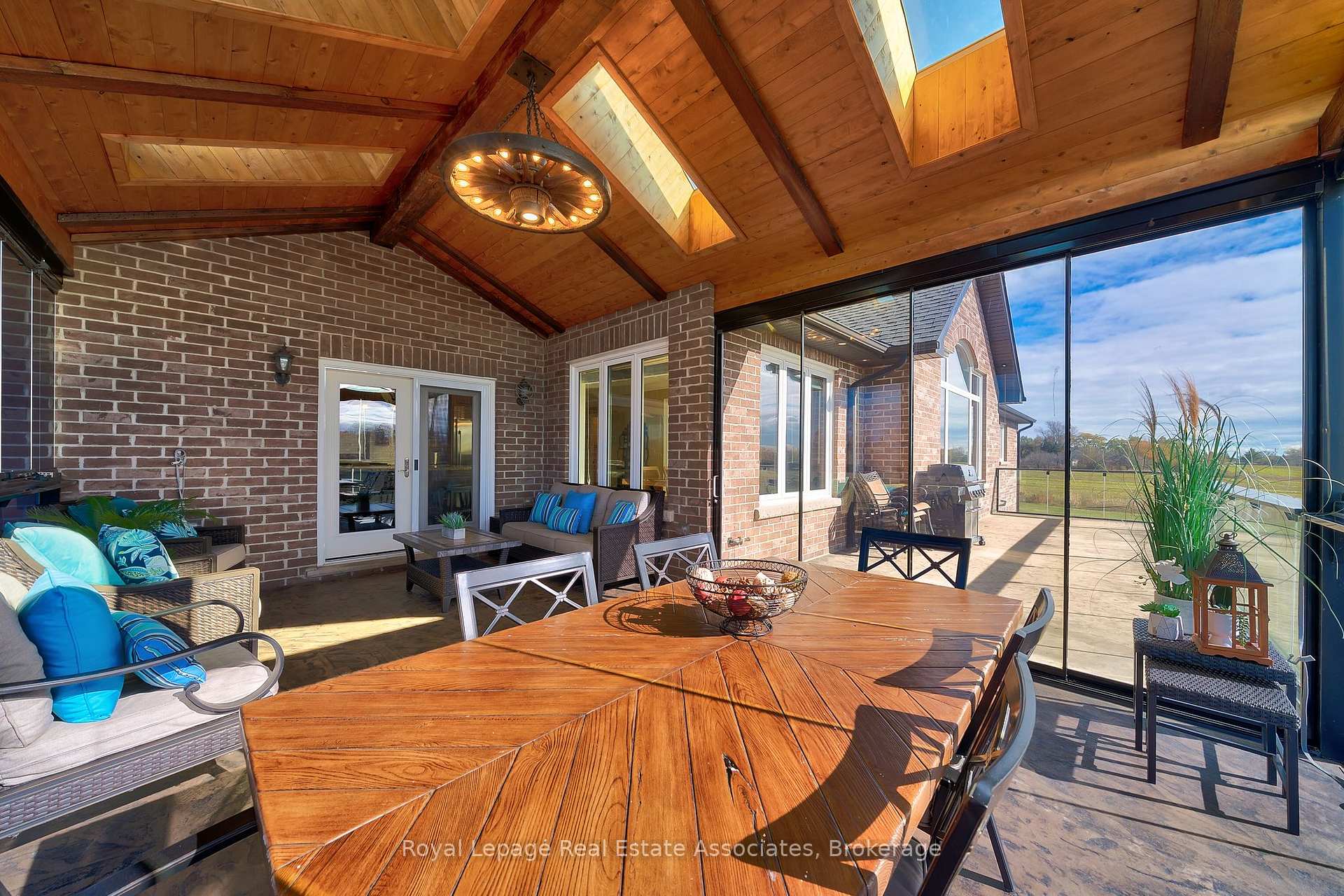 Photo 18 of 1130 Ridge Road, Hamilton, Rural Stoney Creek — HOMEH