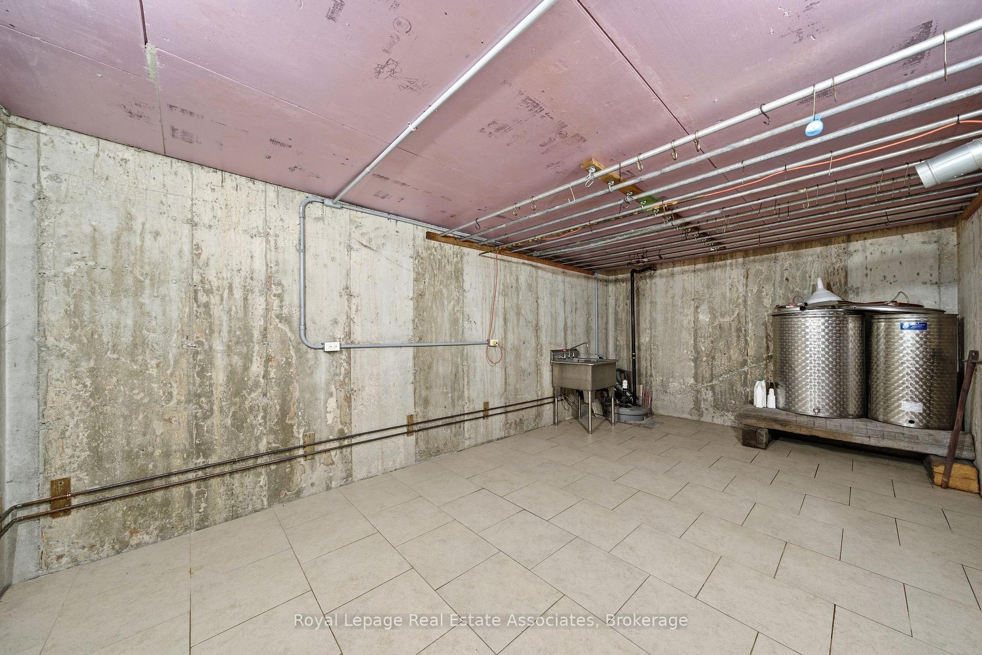 Photo 39 of 1130 Ridge Road, Hamilton, Rural Stoney Creek — HOMEH