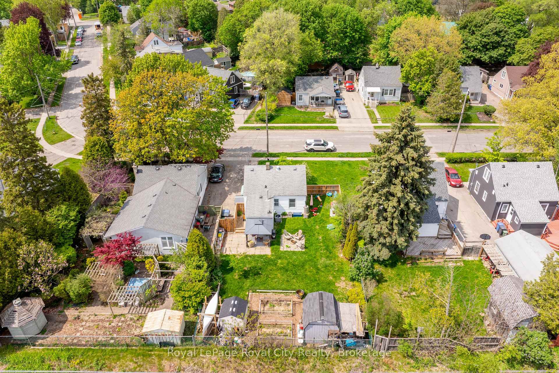 Photo 5 of 113 Memorial Crescent, Guelph, Junction/Onward Willow — HOMEH