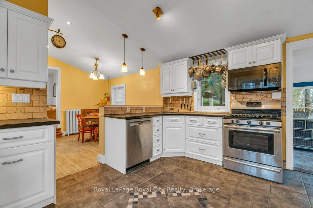 Photo 8 of 128 Dufferin Street, Guelph, Exhibition Park — HOMEH