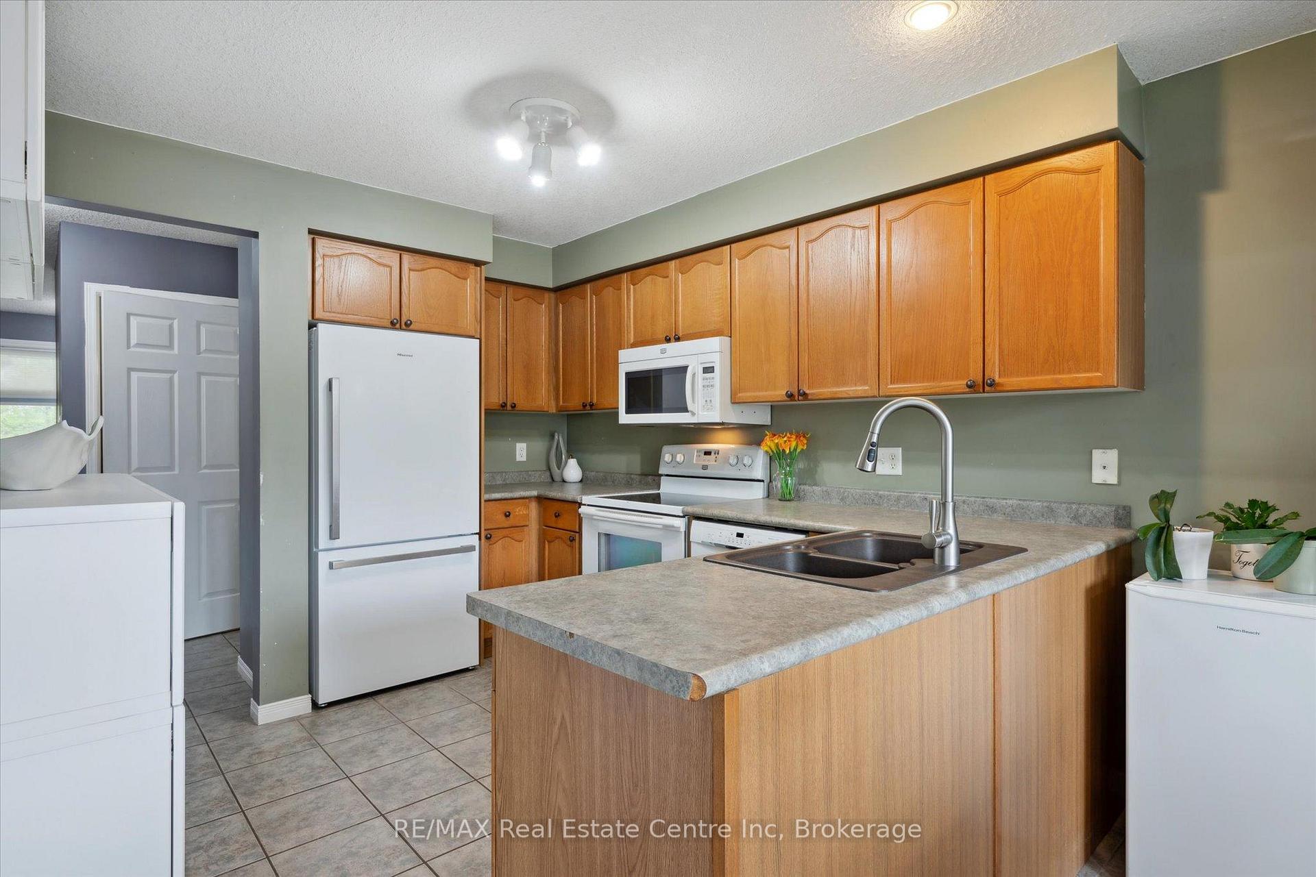 Photo 4 of 16 Bailey Avenue, Guelph, Riverside Park — HOMEH