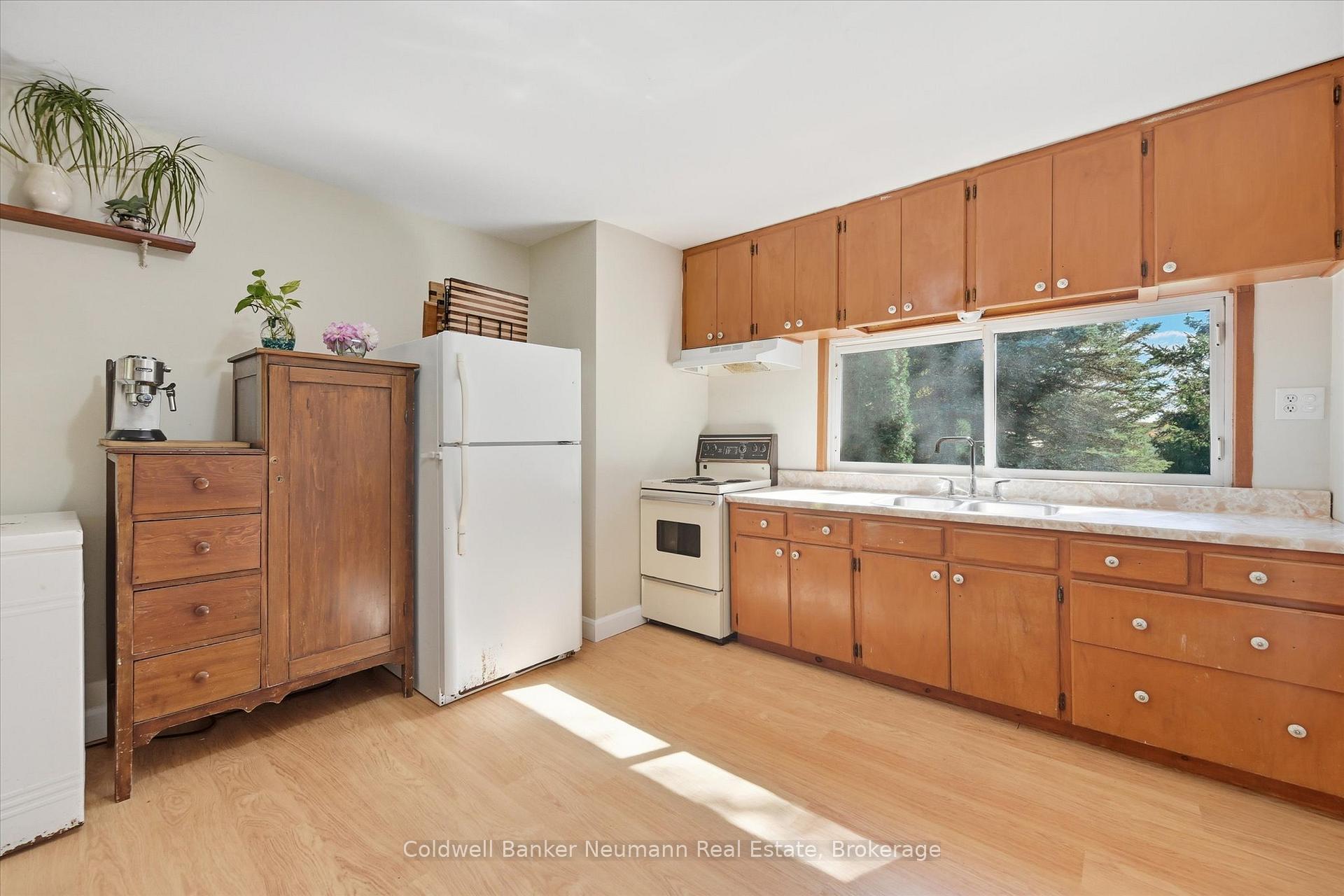 Photo 6 of 1704 2nd Con Road W, Hamilton, Rural Flamborough — HOMEH