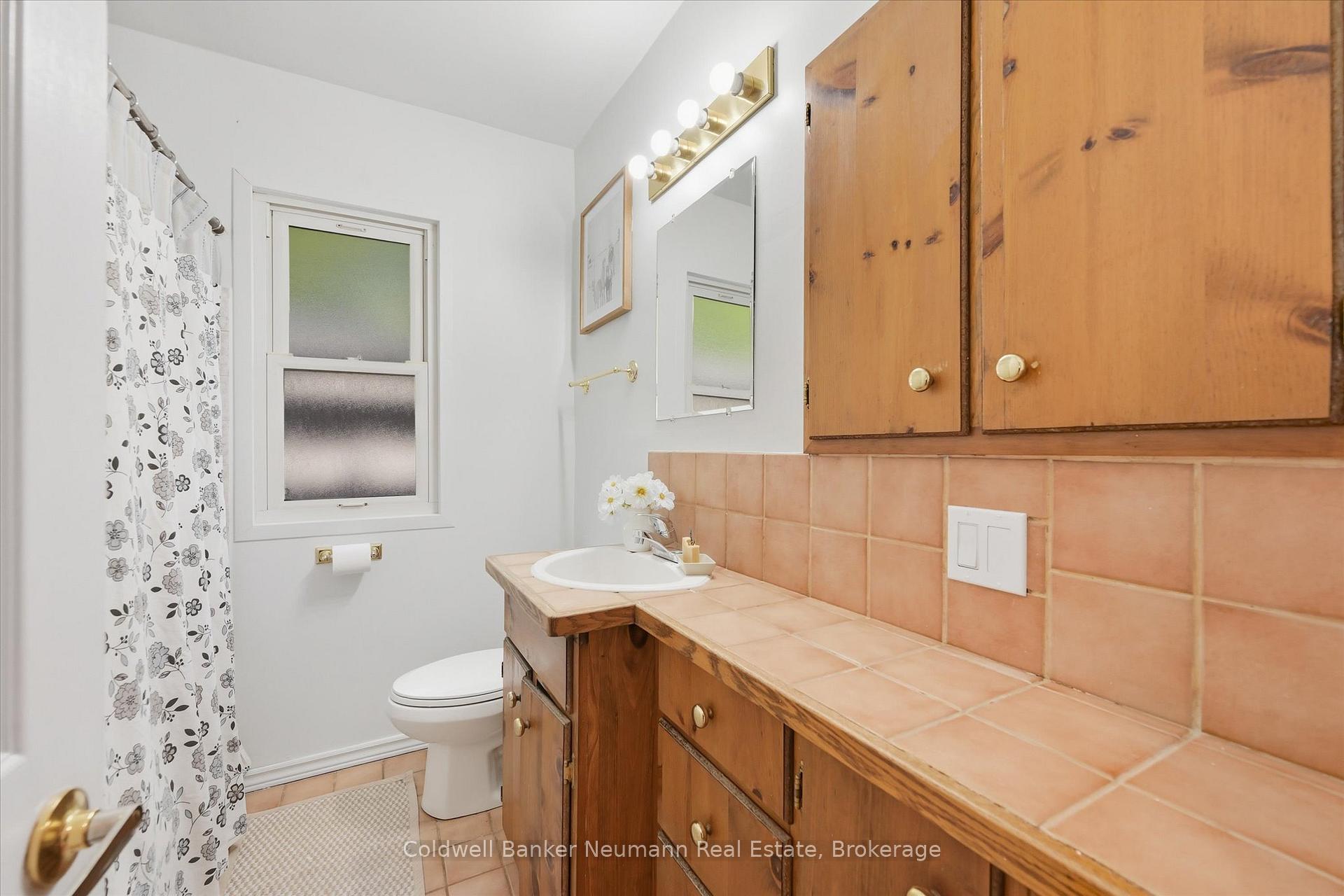 Photo 9 of 1704 2nd Con Road W, Hamilton, Rural Flamborough — HOMEH