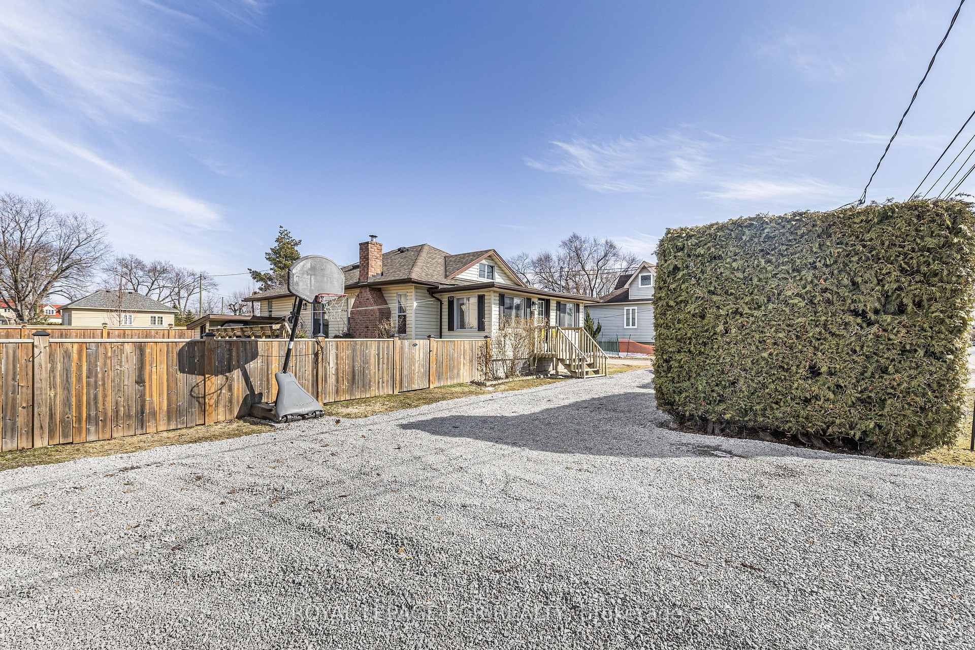 Photo 4 of 829 Sedore Avenue, Georgina, Historic Lakeshore Communities — HOMEH