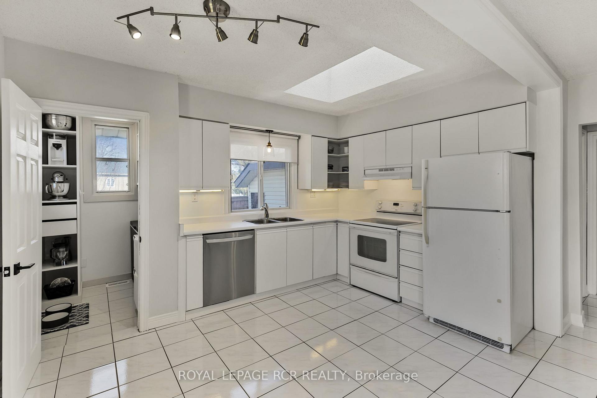 Photo 23 of 829 Sedore Avenue, Georgina, Historic Lakeshore Communities — HOMEH