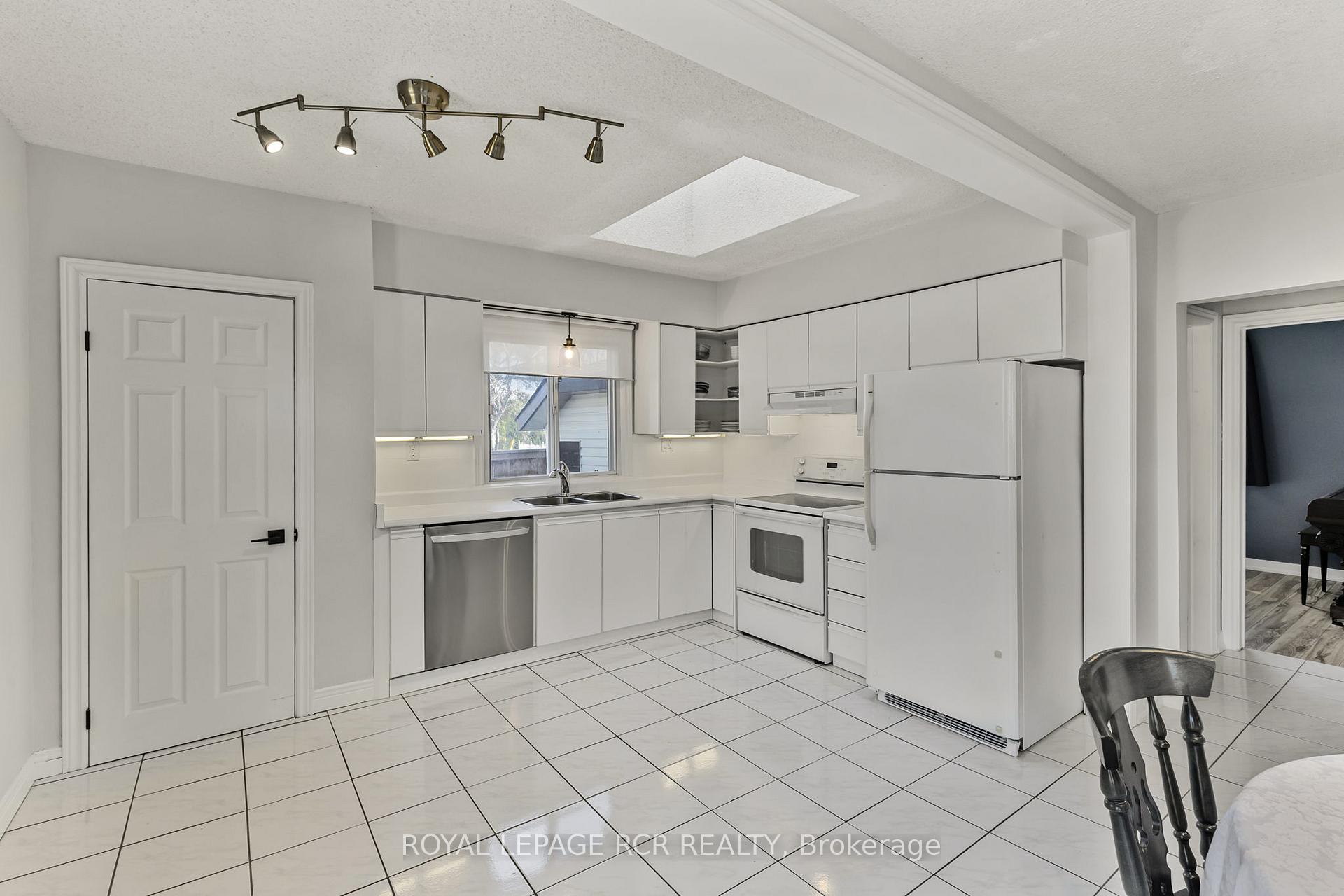 Photo 24 of 829 Sedore Avenue, Georgina, Historic Lakeshore Communities — HOMEH