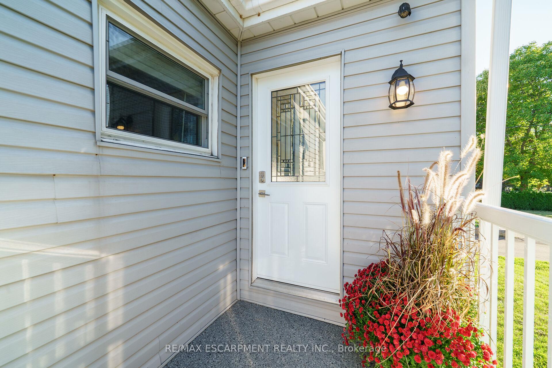 Photo 3 of 350 Pottruff Road N, Hamilton, Kentley — HOMEH