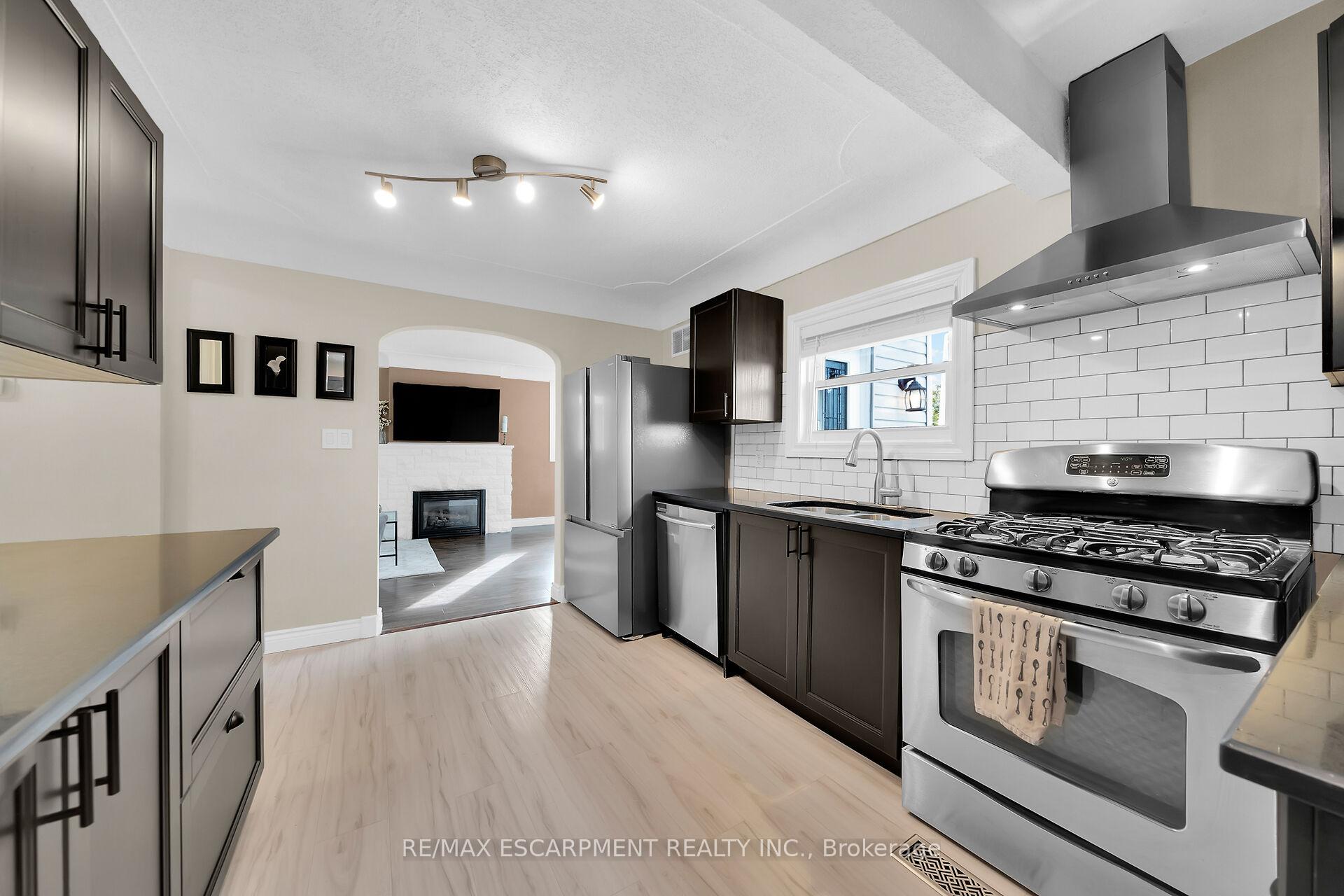 Photo 12 of 350 Pottruff Road N, Hamilton, Kentley — HOMEH