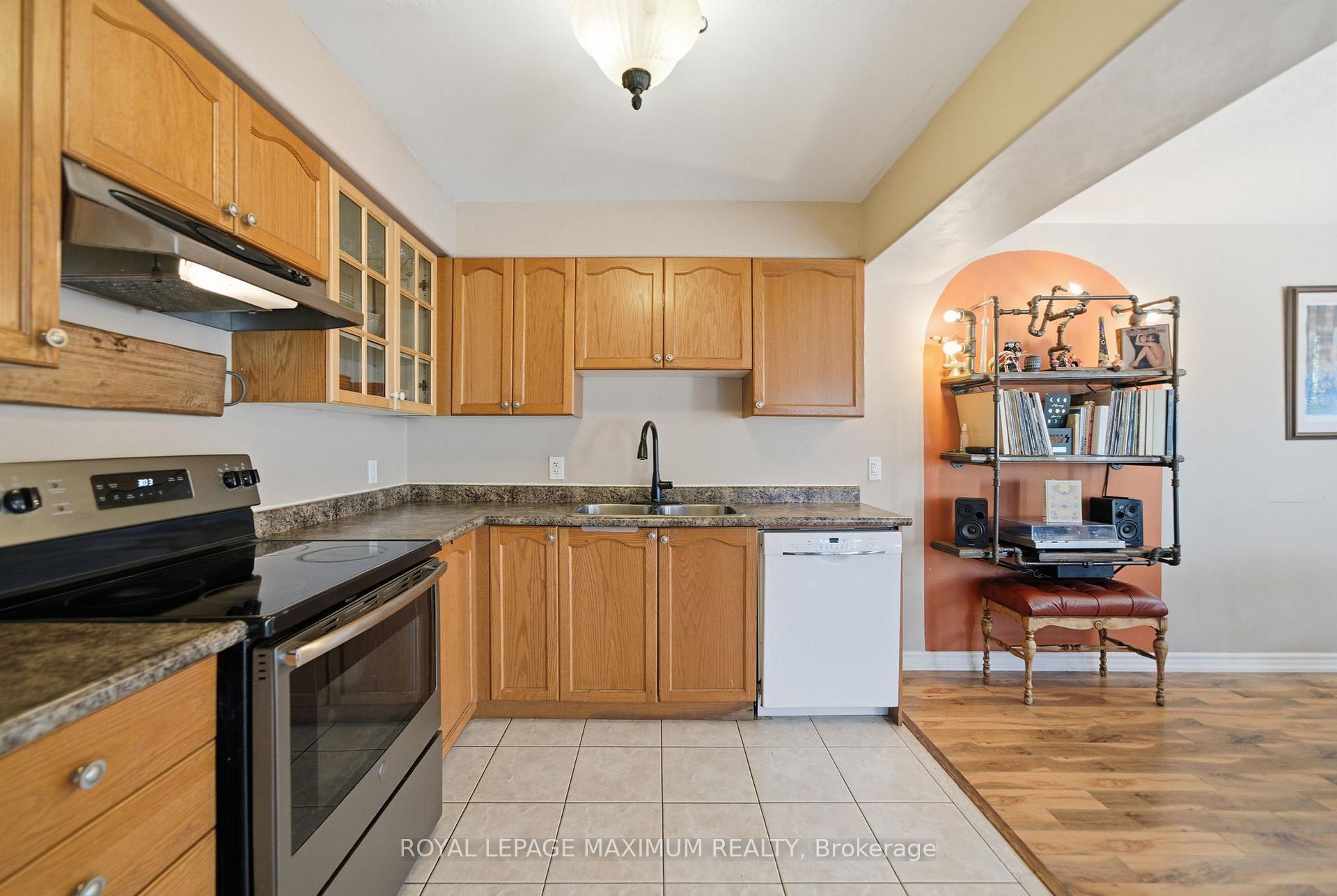 Photo 11 of 12A Marsellus Drive, Barrie, Holly — HOMEH