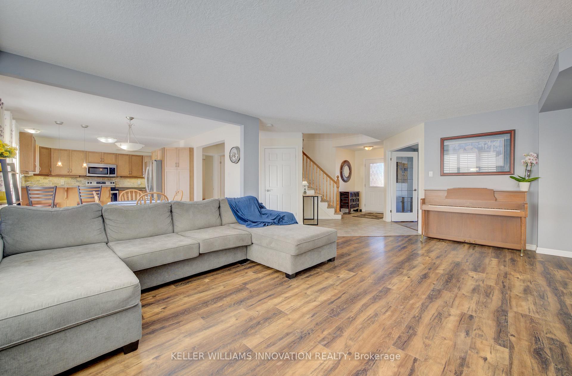 Photo 8 of 37 Grey Oak Drive, Guelph, Pineridge/Westminster Woods — HOMEH