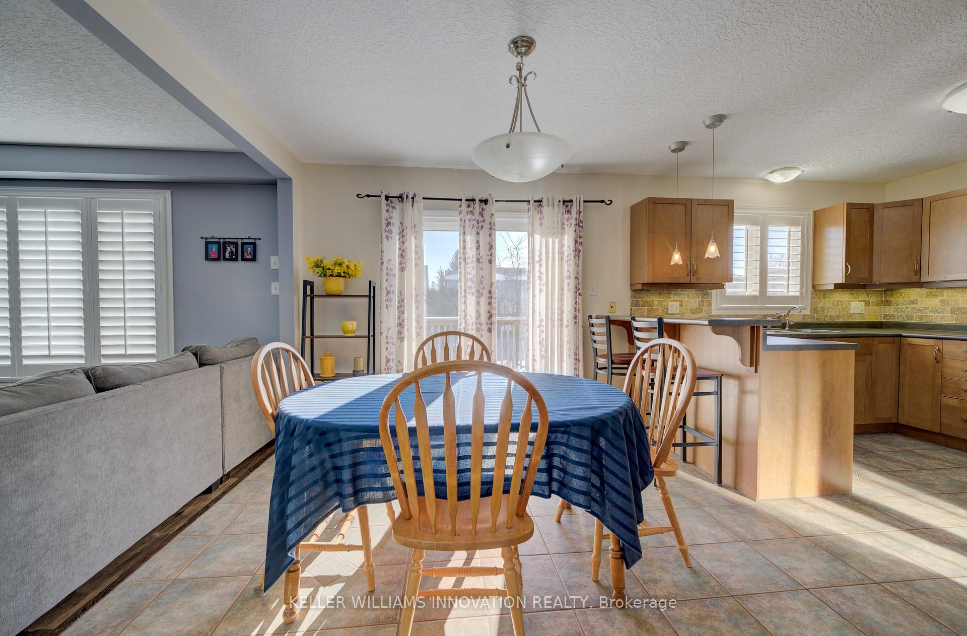 Photo 9 of 37 Grey Oak Drive, Guelph, Pineridge/Westminster Woods — HOMEH