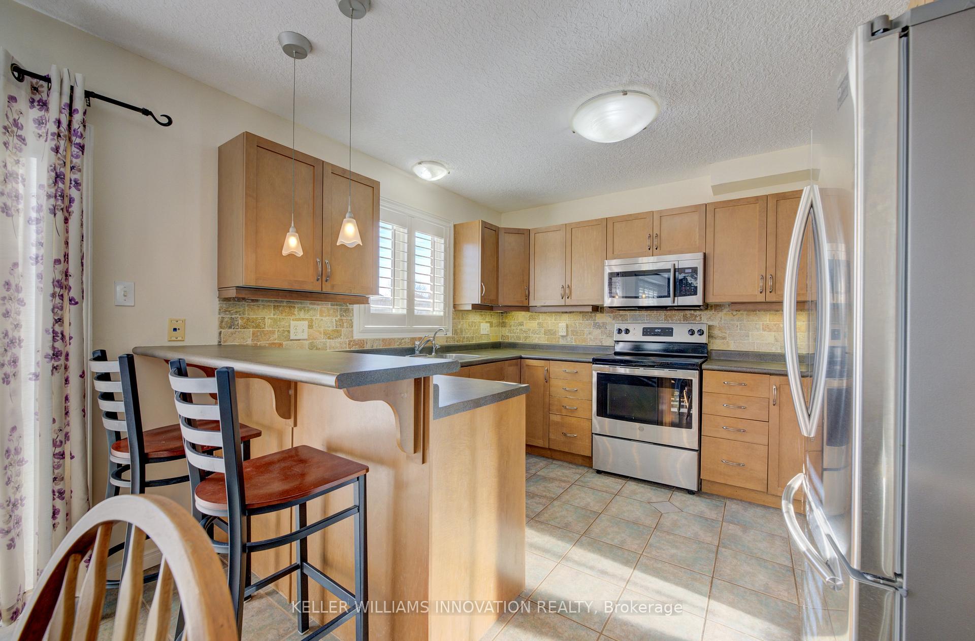 Photo 11 of 37 Grey Oak Drive, Guelph, Pineridge/Westminster Woods — HOMEH