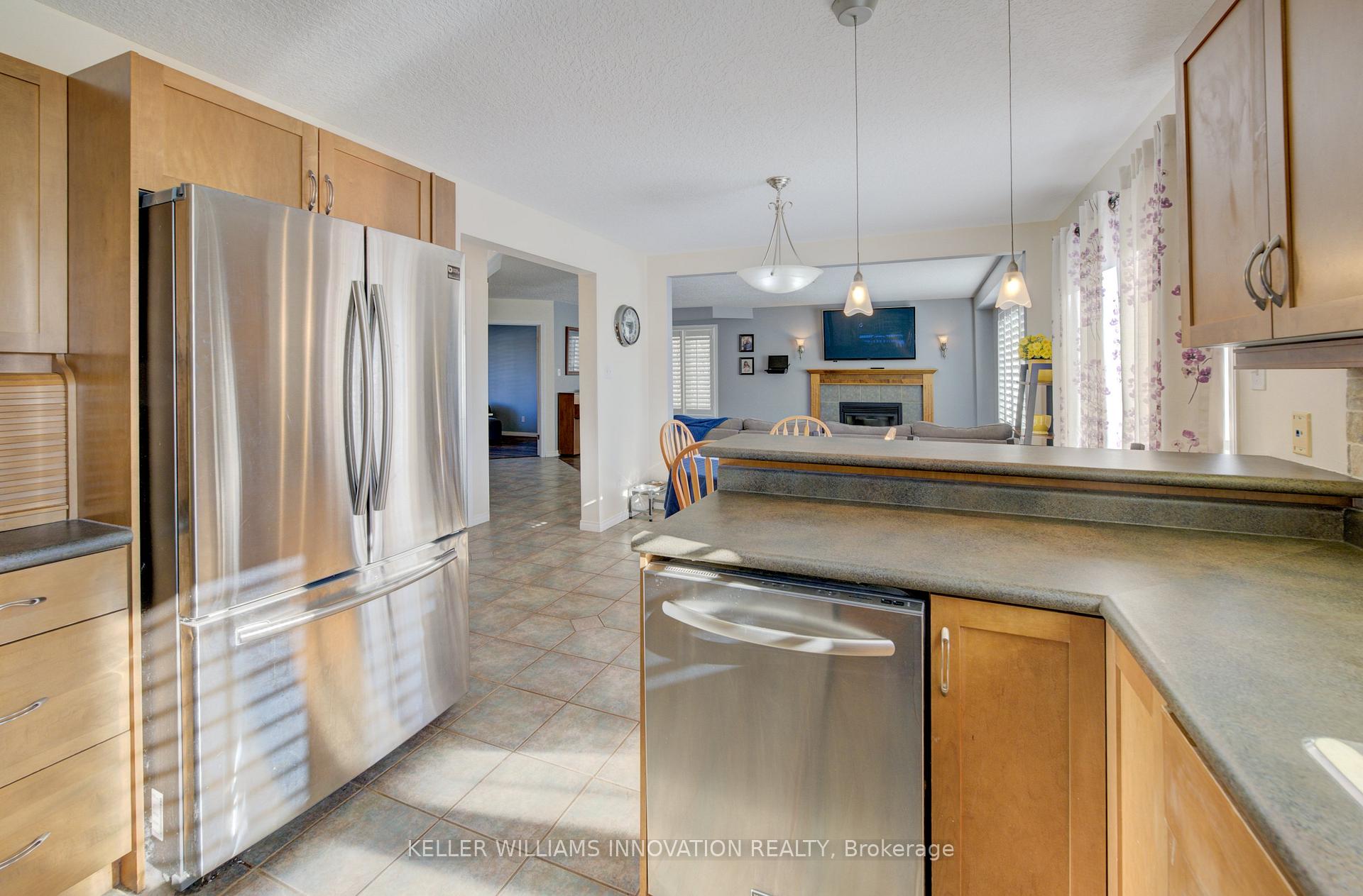 Photo 14 of 37 Grey Oak Drive, Guelph, Pineridge/Westminster Woods — HOMEH