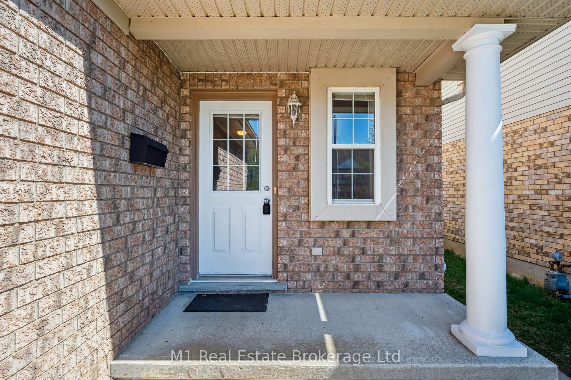 Photo 2 of 9 Eugene Drive, Guelph, Pineridge/Westminster Woods — HOMEH