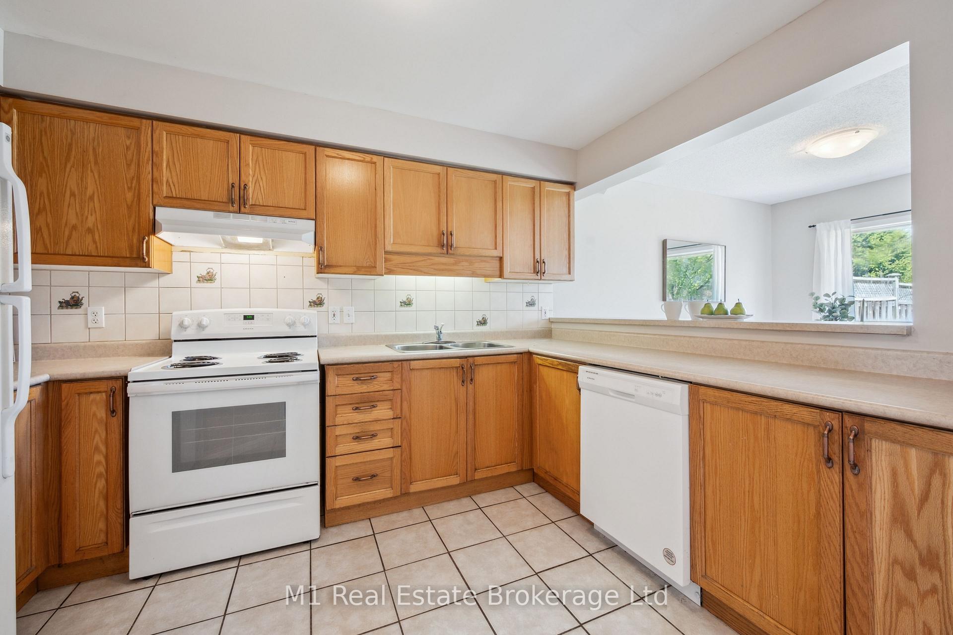 Photo 13 of 9 Eugene Drive, Guelph, Pineridge/Westminster Woods — HOMEH
