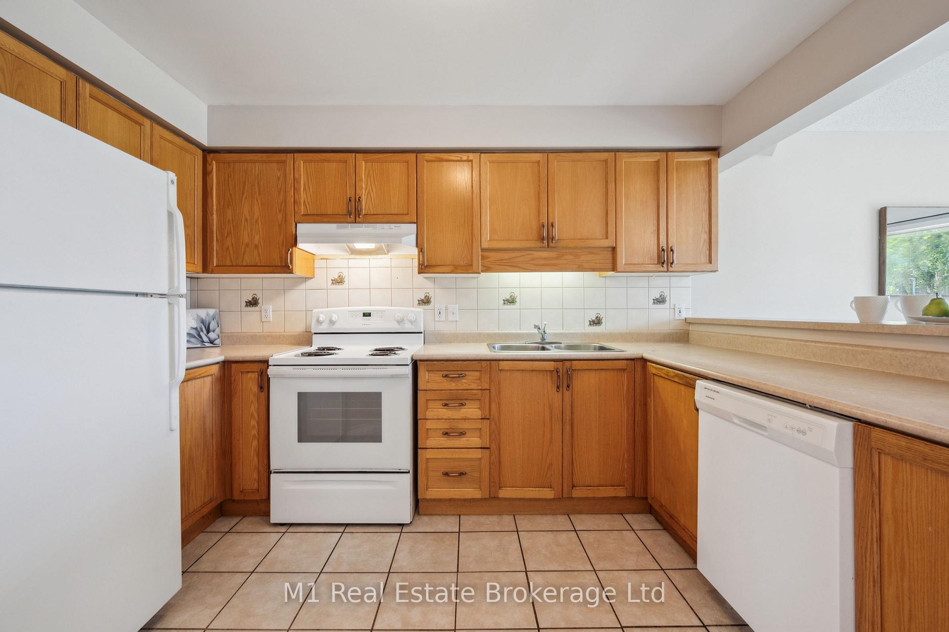Photo 14 of 9 Eugene Drive, Guelph, Pineridge/Westminster Woods — HOMEH