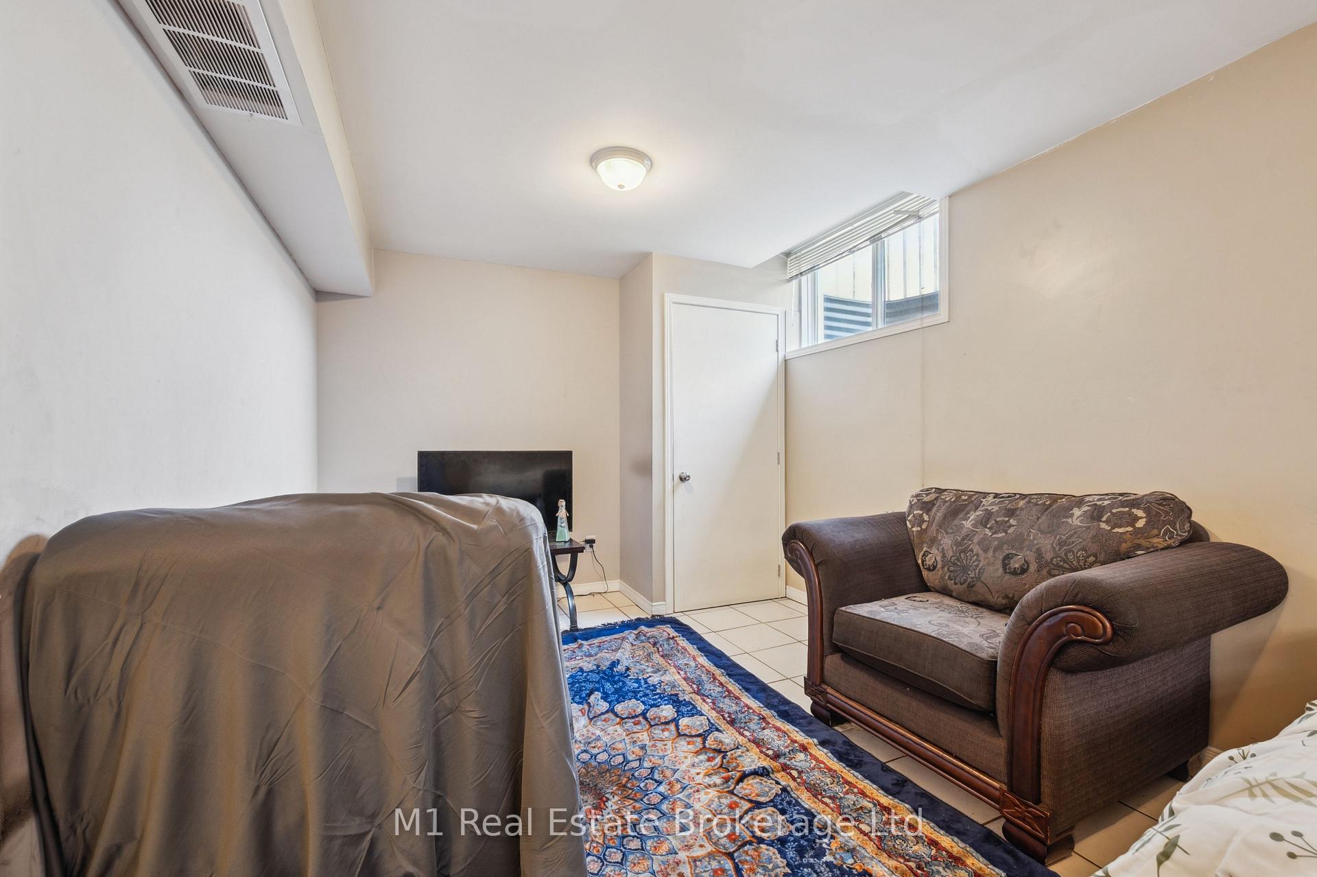 Photo 32 of 9 Eugene Drive, Guelph, Pineridge/Westminster Woods — HOMEH
