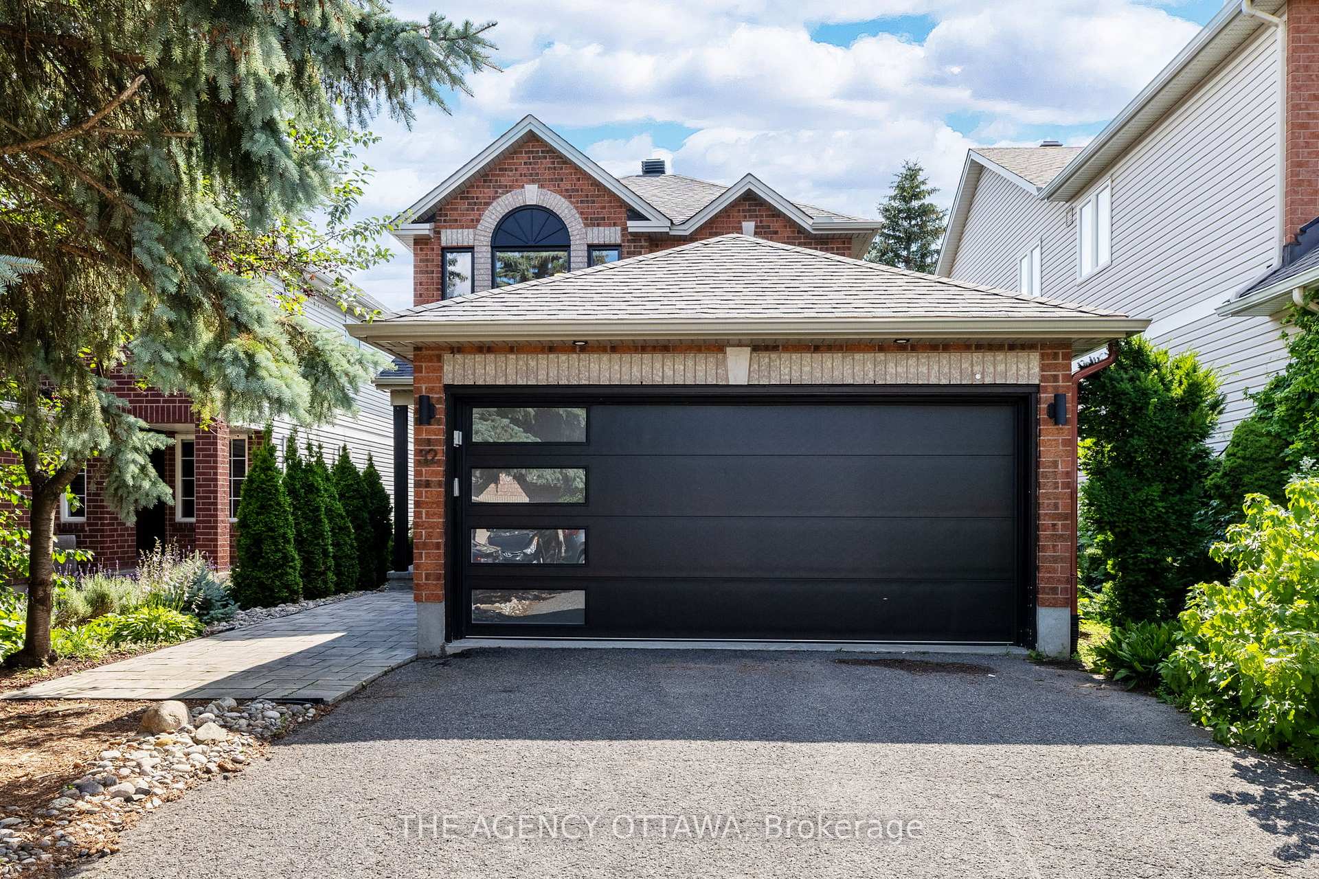 Photo 1 of 32 Whitestone Drive, Ottawa, Central Park — HOMEH
