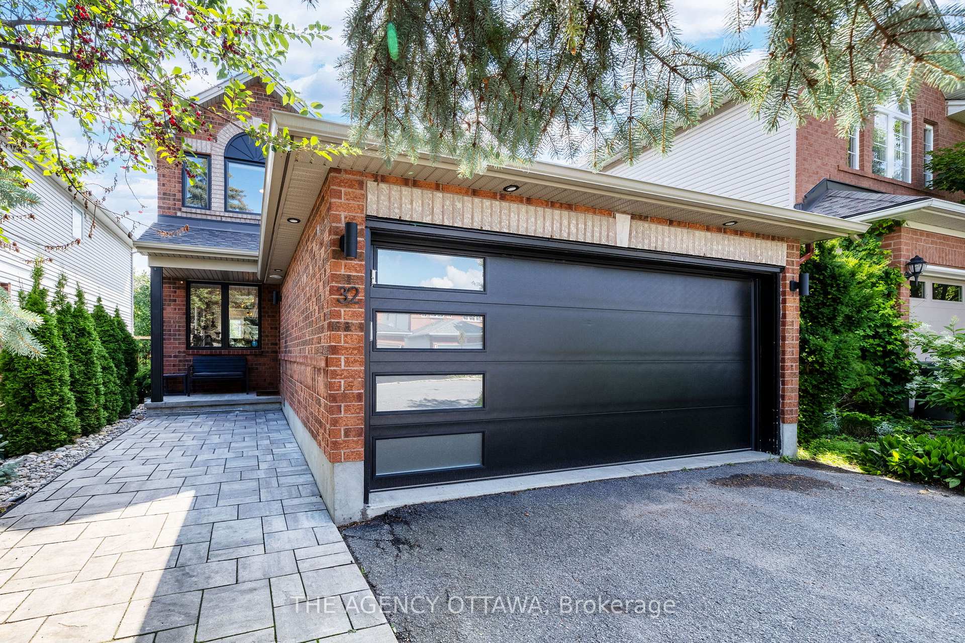 Photo 3 of 32 Whitestone Drive, Ottawa, Central Park — HOMEH