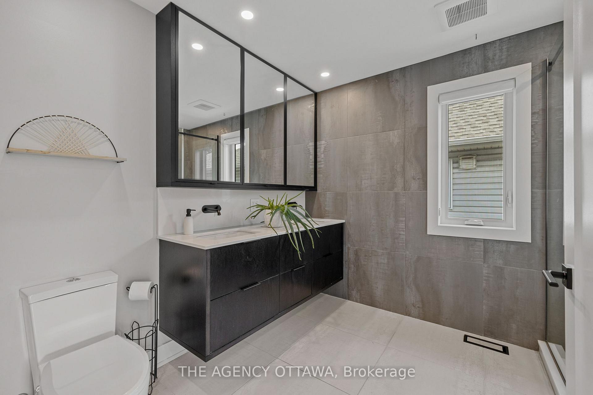 Photo 26 of 32 Whitestone Drive, Ottawa, Central Park — HOMEH