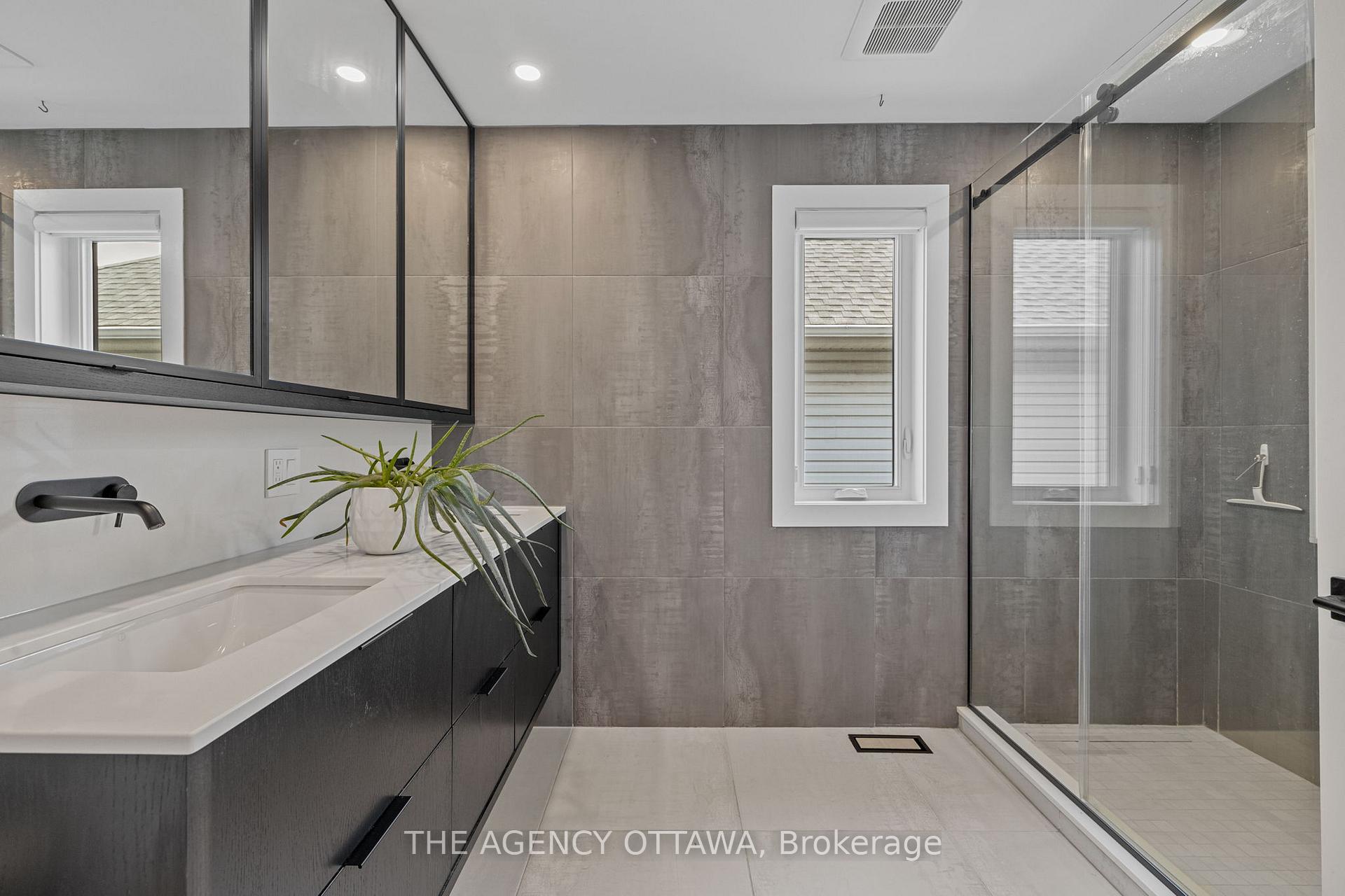 Photo 25 of 32 Whitestone Drive, Ottawa, Central Park — HOMEH