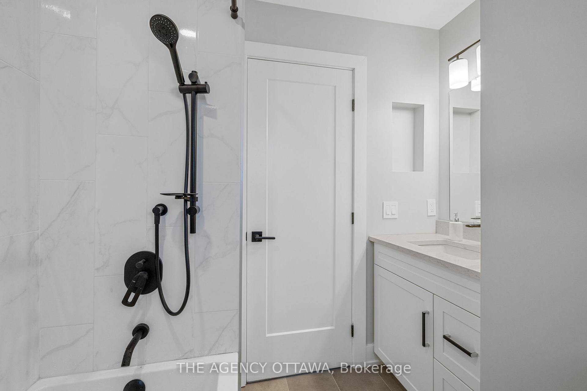 Photo 32 of 32 Whitestone Drive, Ottawa, Central Park — HOMEH