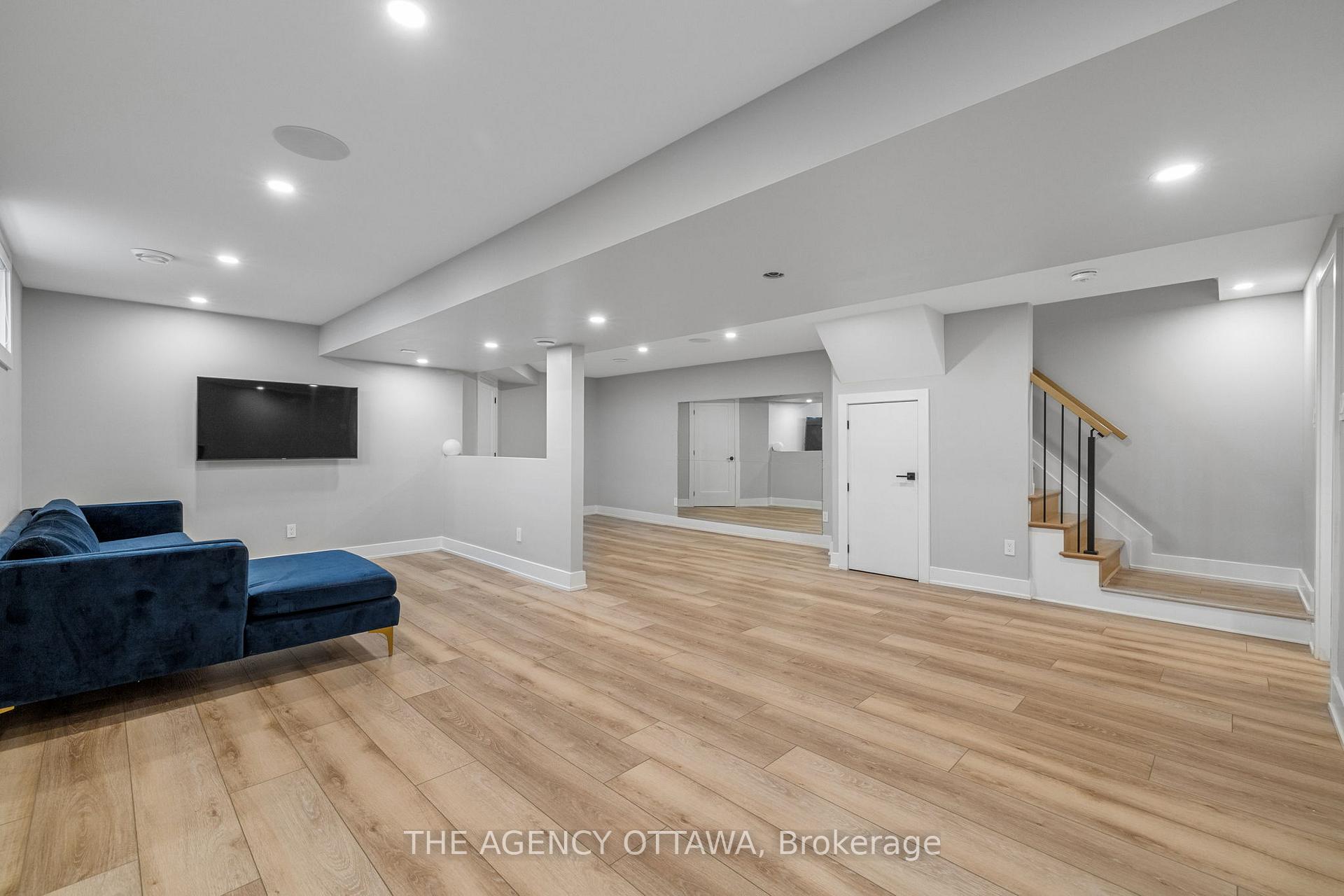 Photo 38 of 32 Whitestone Drive, Ottawa, Central Park — HOMEH