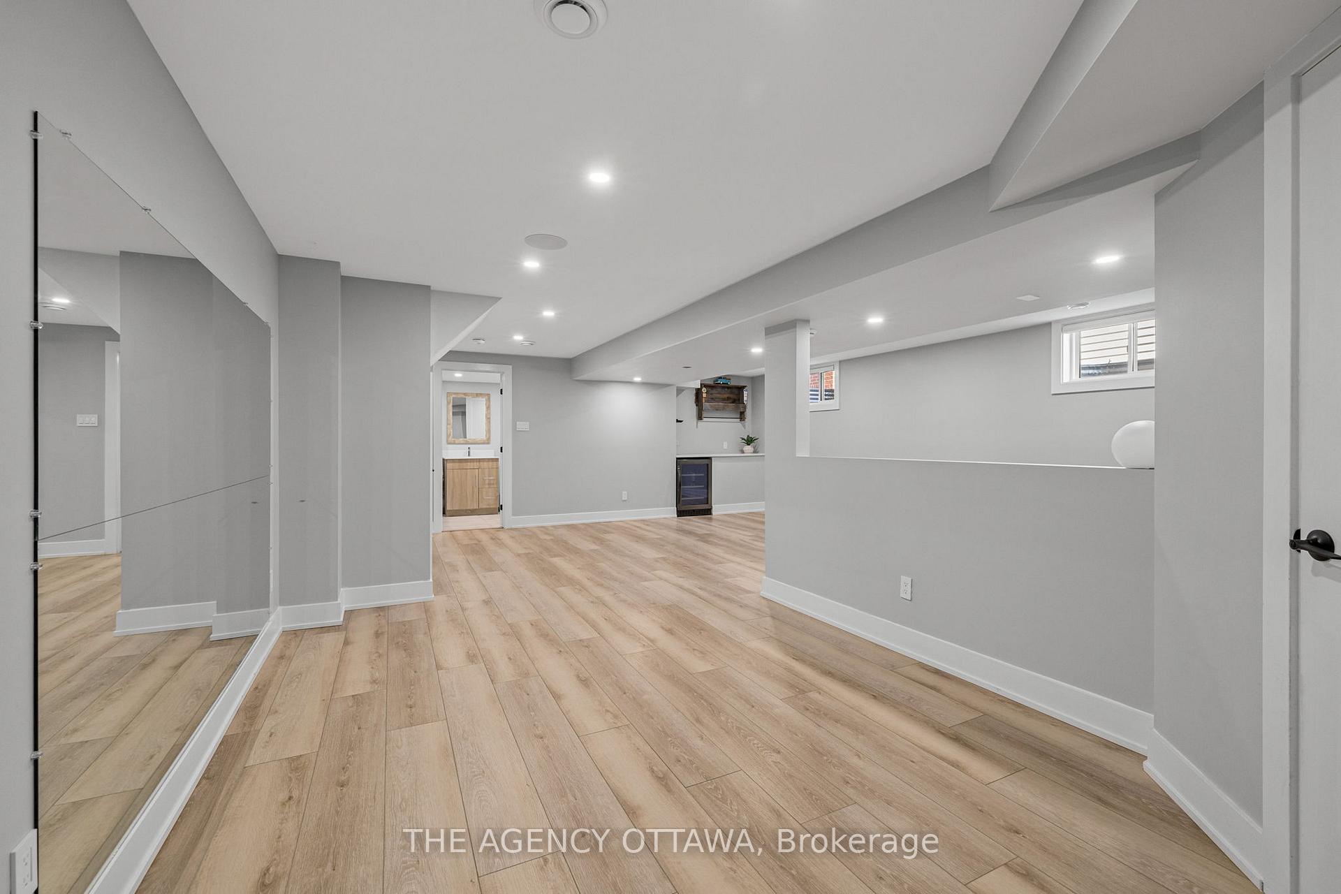Photo 36 of 32 Whitestone Drive, Ottawa, Central Park — HOMEH