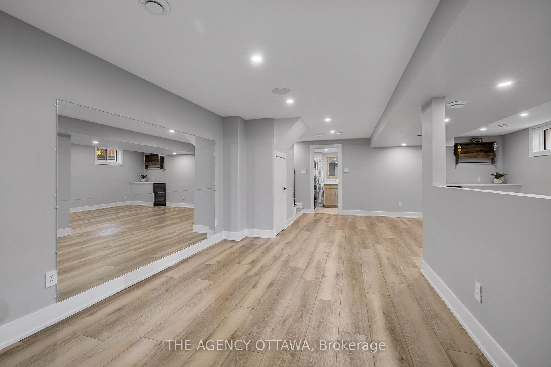 Photo 37 of 32 Whitestone Drive, Ottawa, Central Park — HOMEH