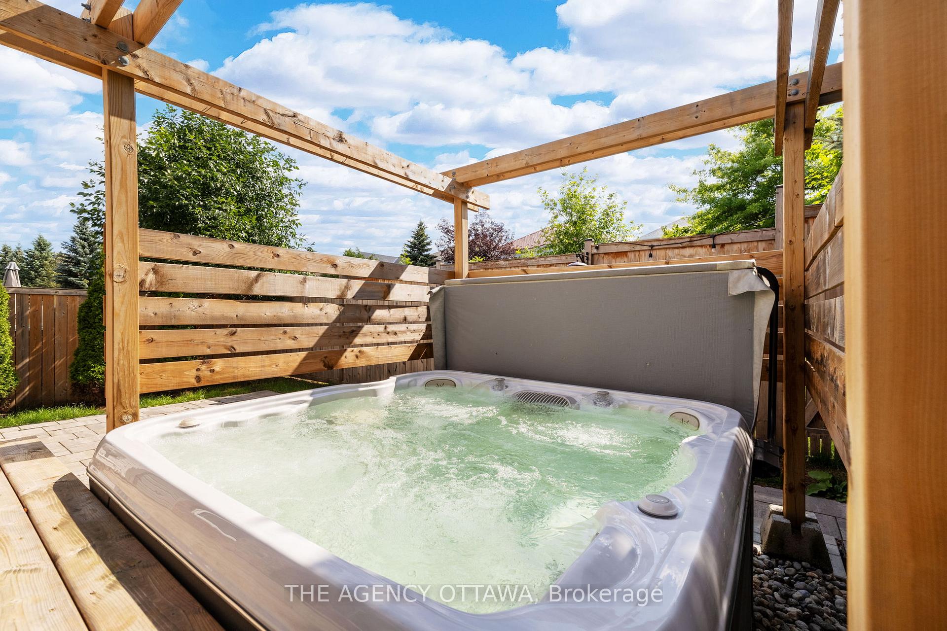 Photo 42 of 32 Whitestone Drive, Ottawa, Central Park — HOMEH