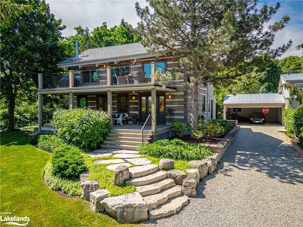 Front of 116 Lakeshore Road E