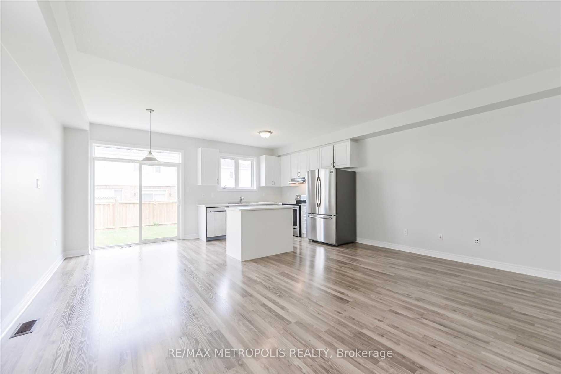 Photo 4 of 41 Hartley Avenue, Brant, Paris — HOMEH
