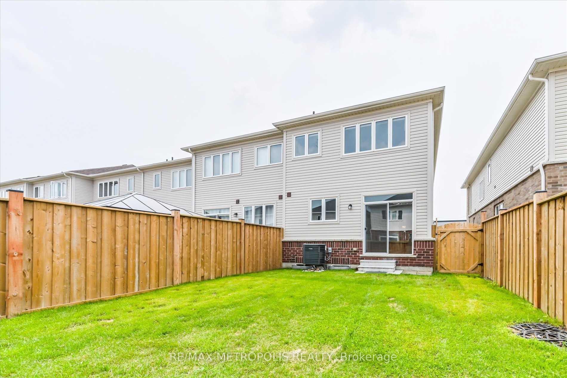 Photo 26 of 41 Hartley Avenue, Brant, Paris — HOMEH