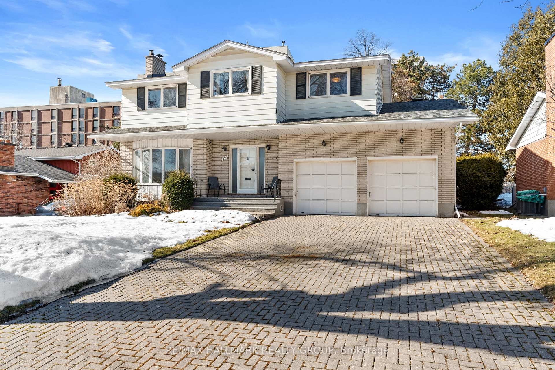 Front of 2343 Whitehaven Crescent