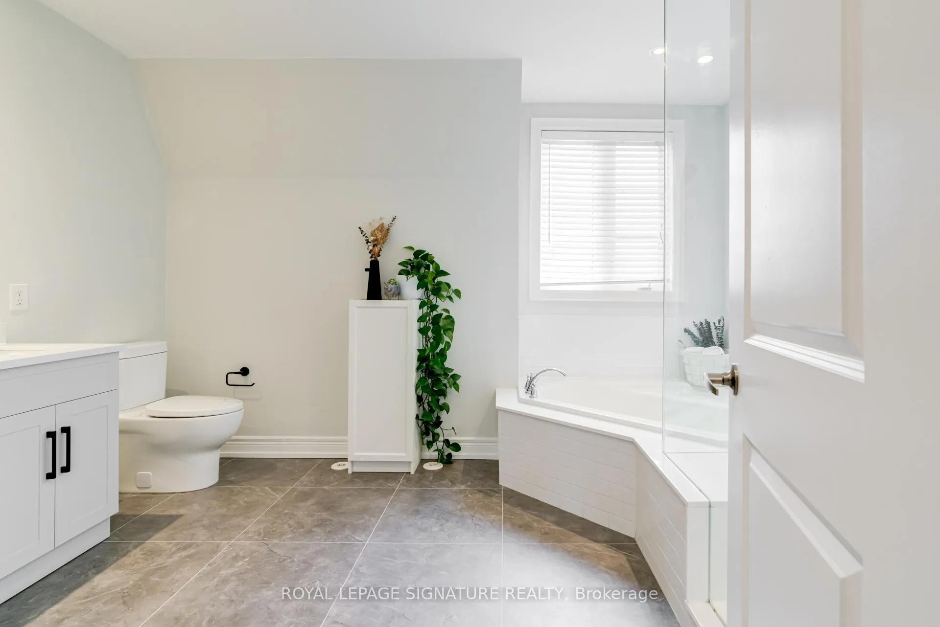 Photo 21 of 55 Ruby Lang Lane, Etobicoke, Mimico — HOMEH