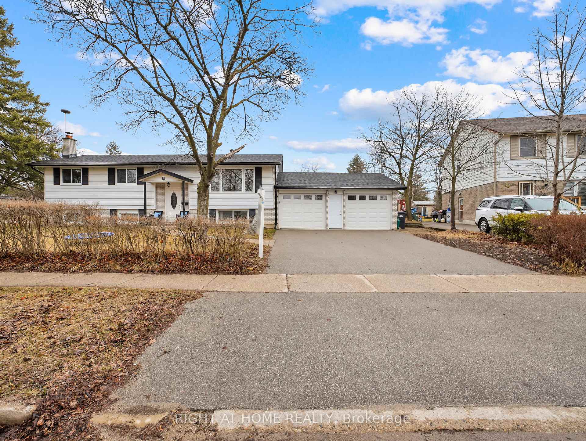 Photo 1 of 2 Chartwell Cres, Guelph, Dovercliffe Park/Old University — HOMEH