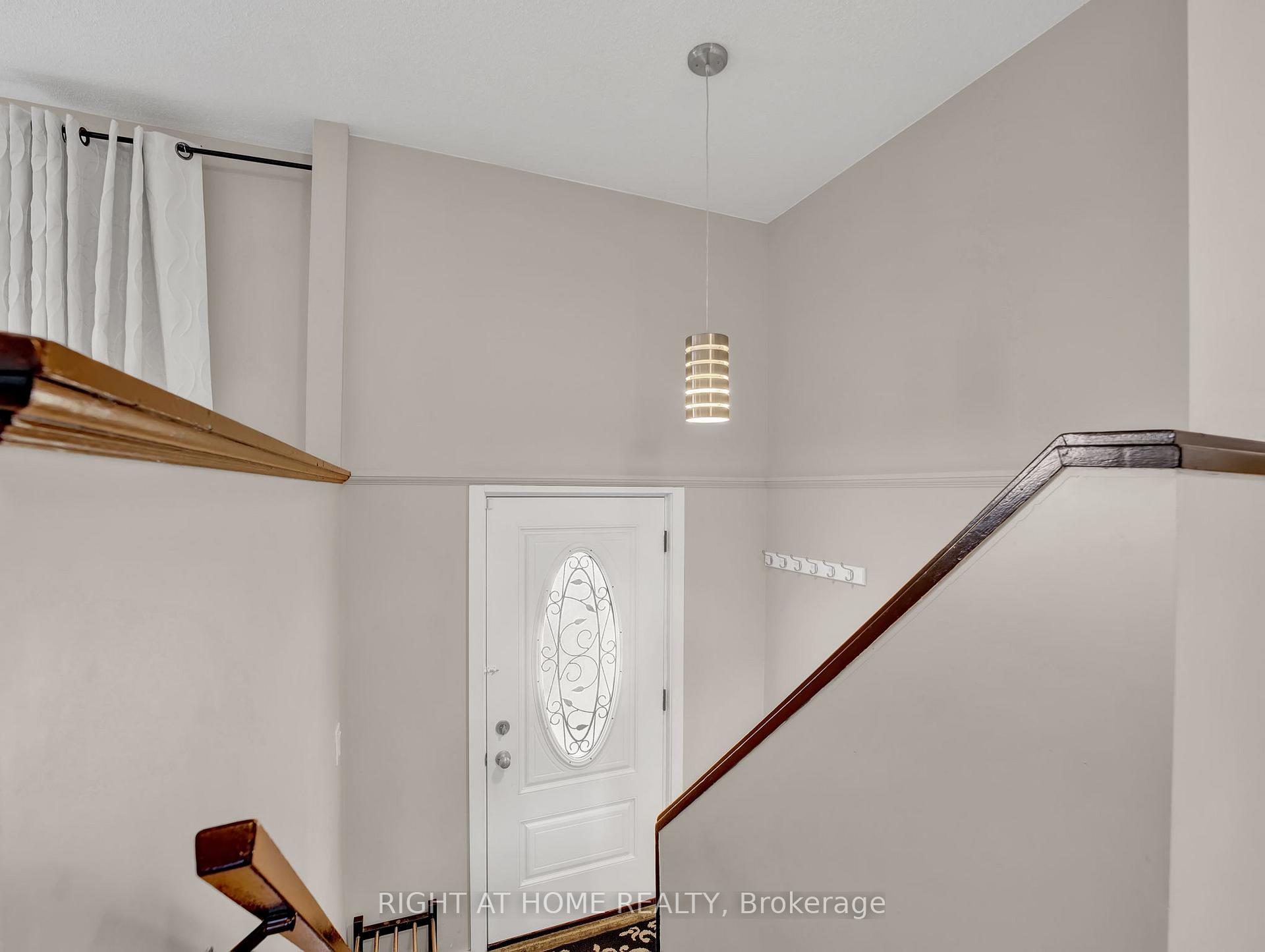 Photo 4 of 2 Chartwell Cres, Guelph, Dovercliffe Park/Old University — HOMEH