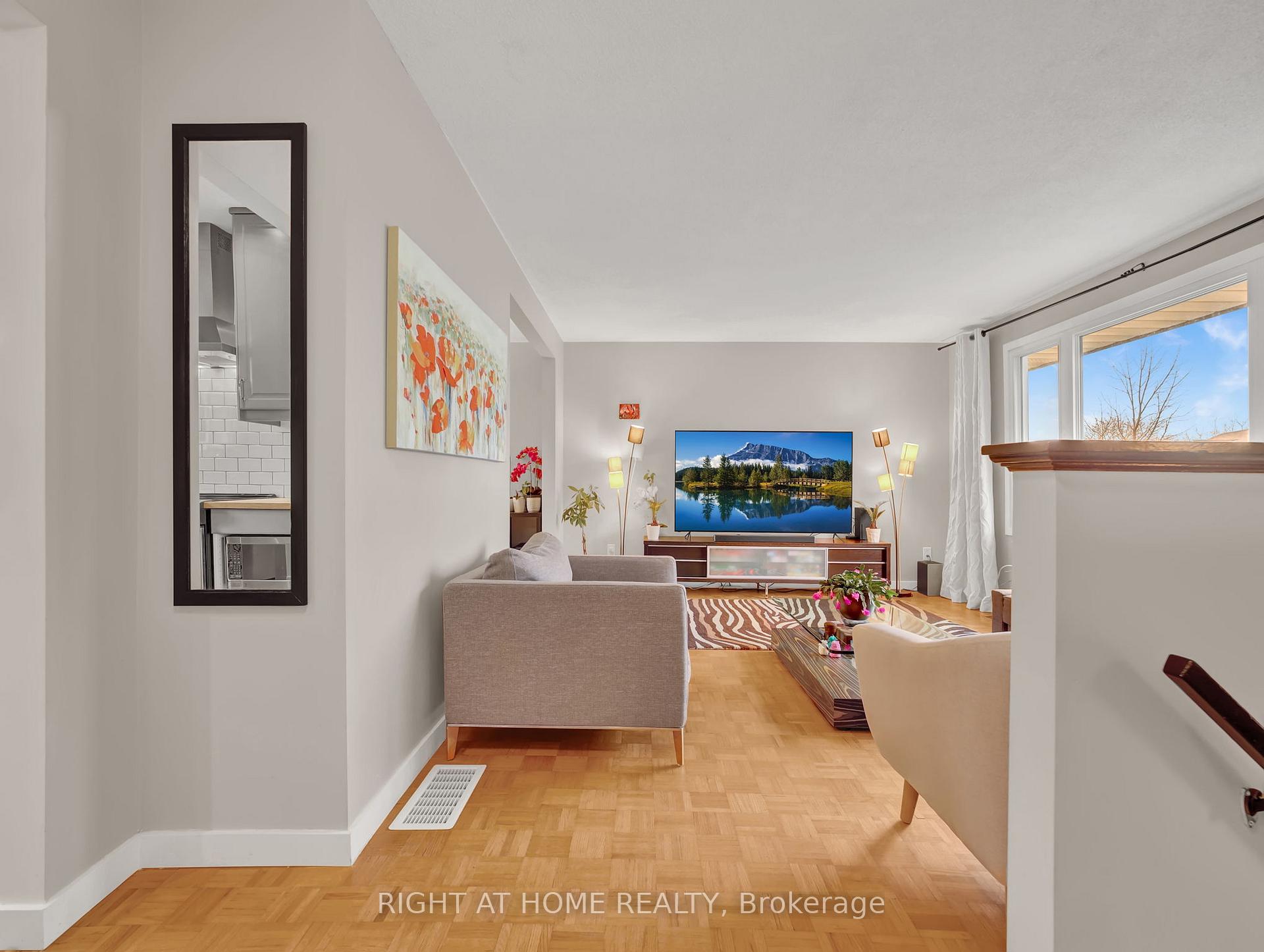 Photo 5 of 2 Chartwell Cres, Guelph, Dovercliffe Park/Old University — HOMEH