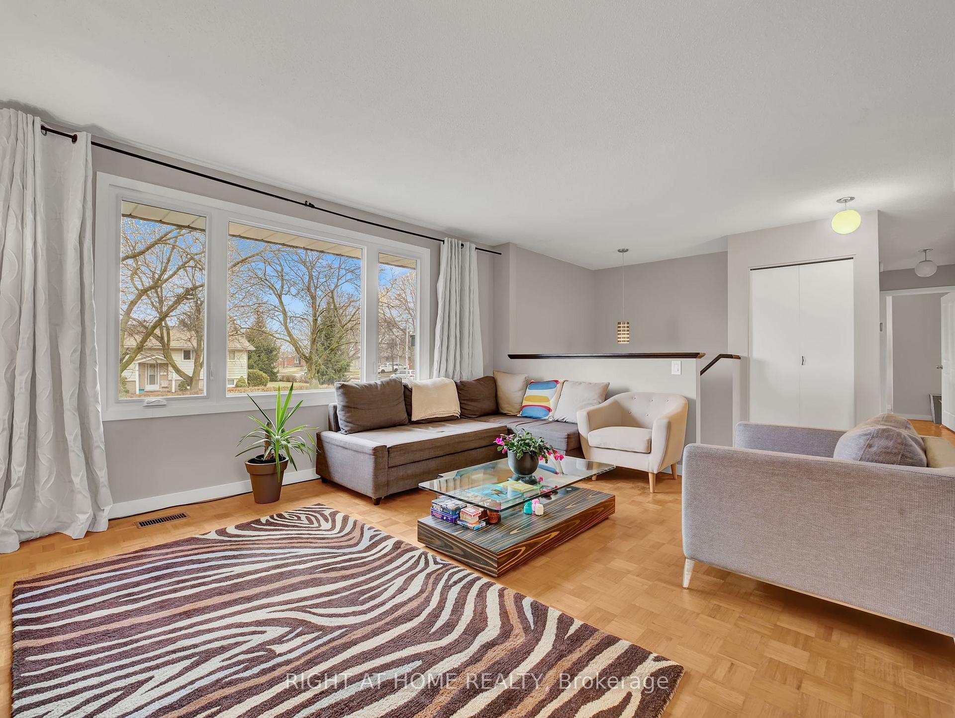 Photo 7 of 2 Chartwell Cres, Guelph, Dovercliffe Park/Old University — HOMEH