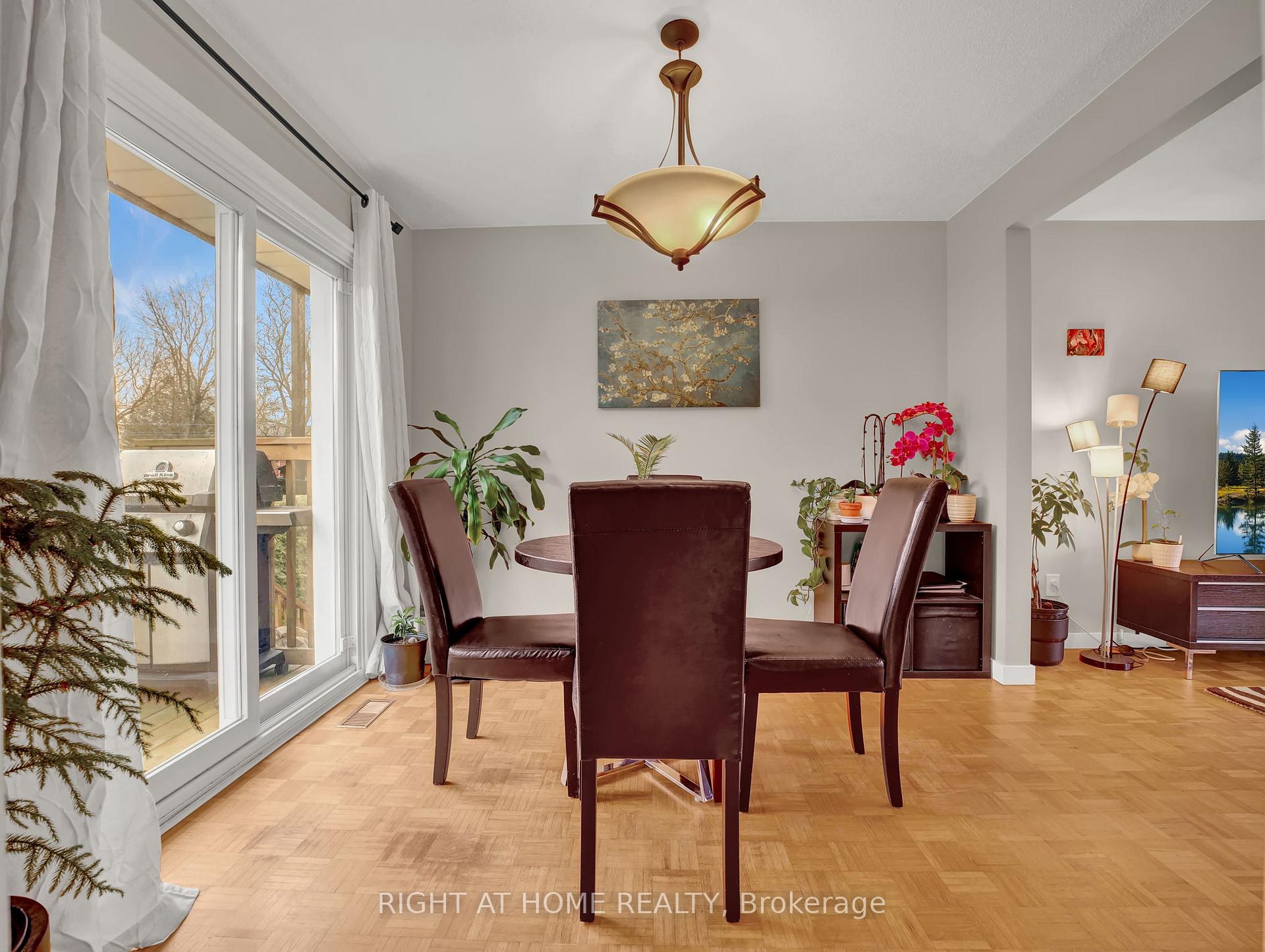 Photo 9 of 2 Chartwell Cres, Guelph, Dovercliffe Park/Old University — HOMEH