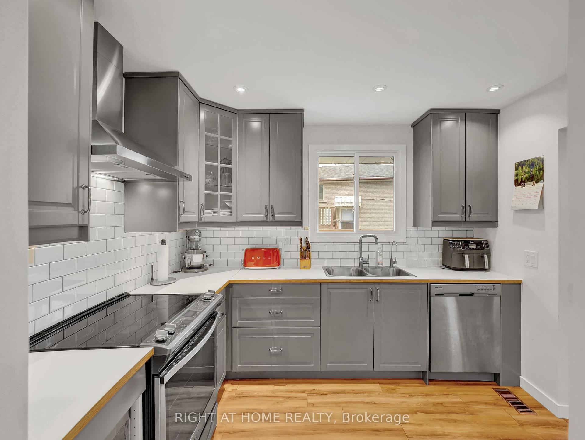 Photo 11 of 2 Chartwell Cres, Guelph, Dovercliffe Park/Old University — HOMEH