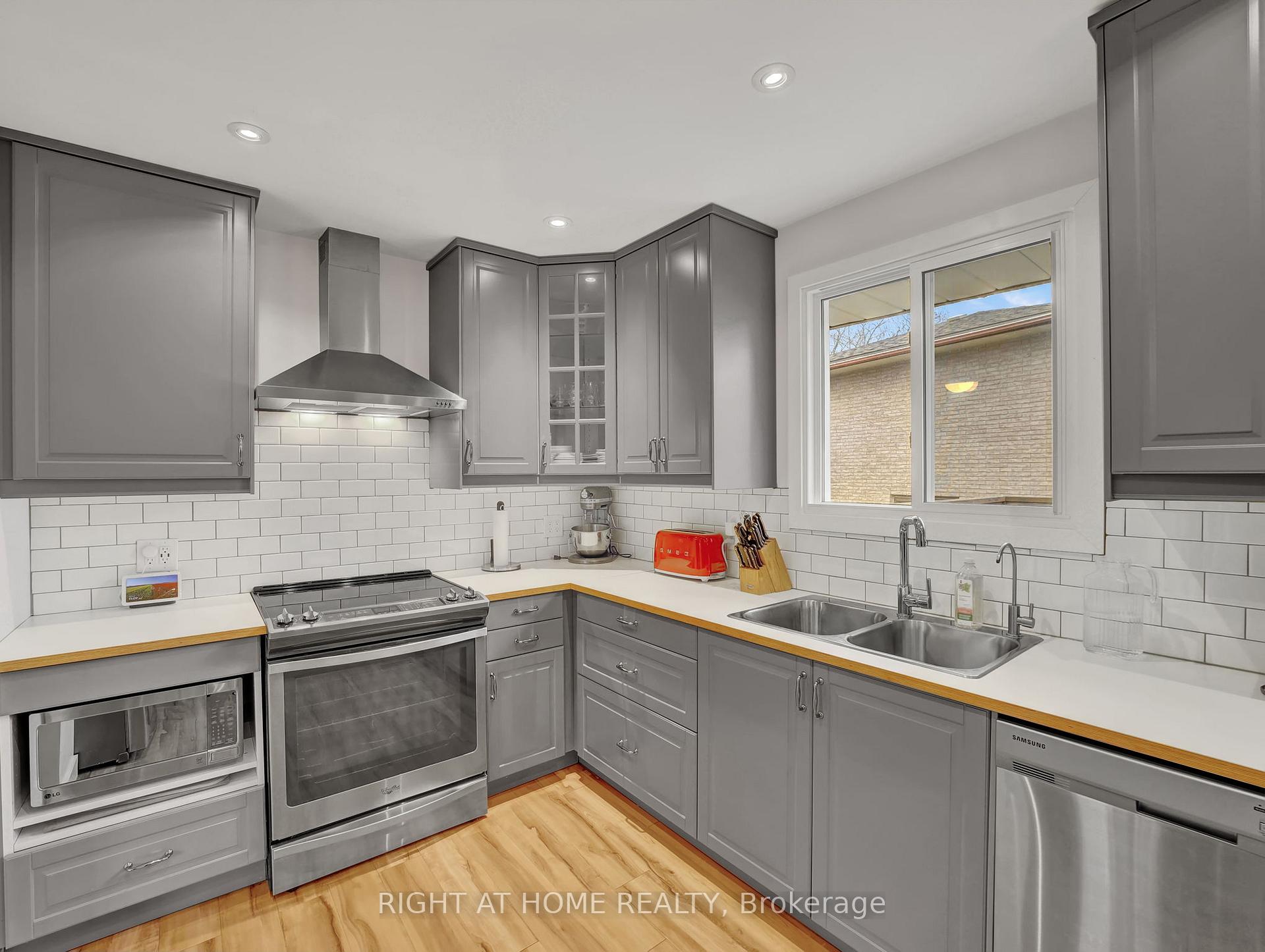 Photo 12 of 2 Chartwell Cres, Guelph, Dovercliffe Park/Old University — HOMEH