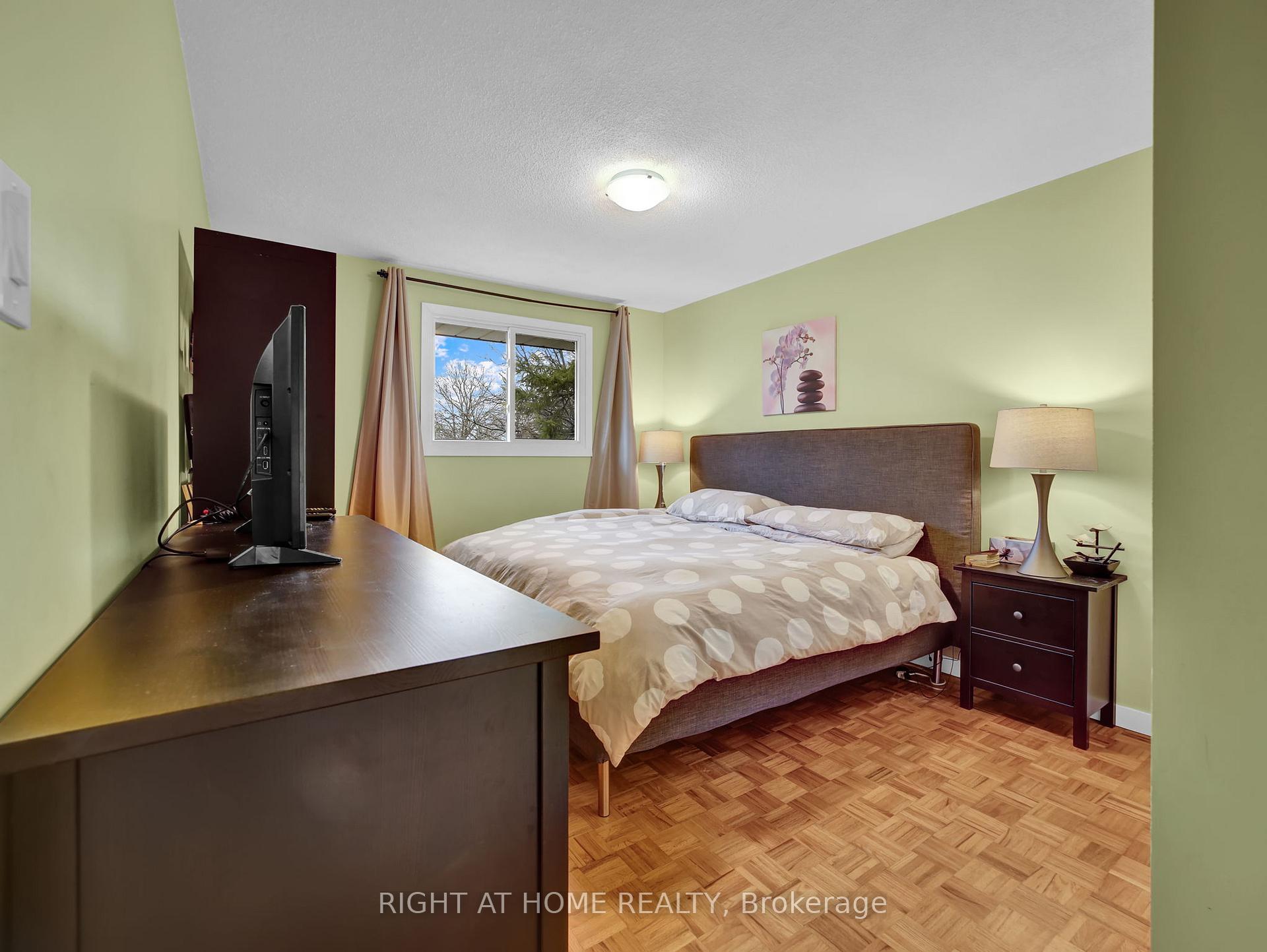 Photo 21 of 2 Chartwell Cres, Guelph, Dovercliffe Park/Old University — HOMEH