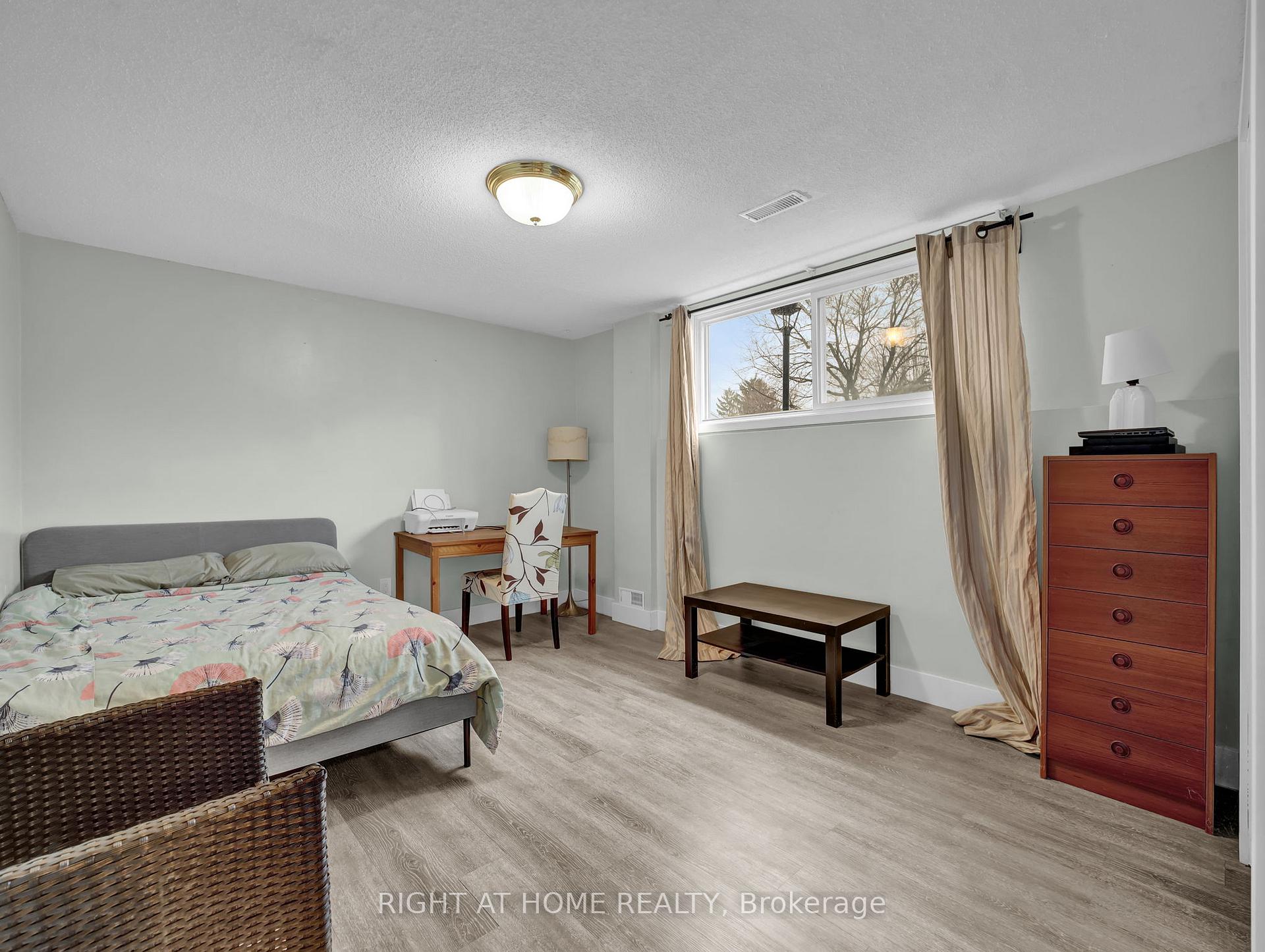 Photo 27 of 2 Chartwell Cres, Guelph, Dovercliffe Park/Old University — HOMEH