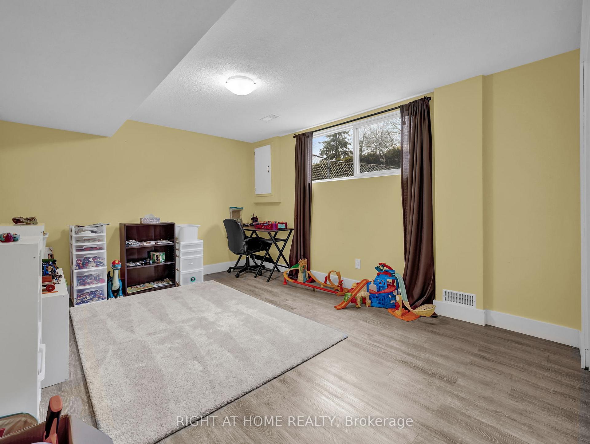 Photo 28 of 2 Chartwell Cres, Guelph, Dovercliffe Park/Old University — HOMEH