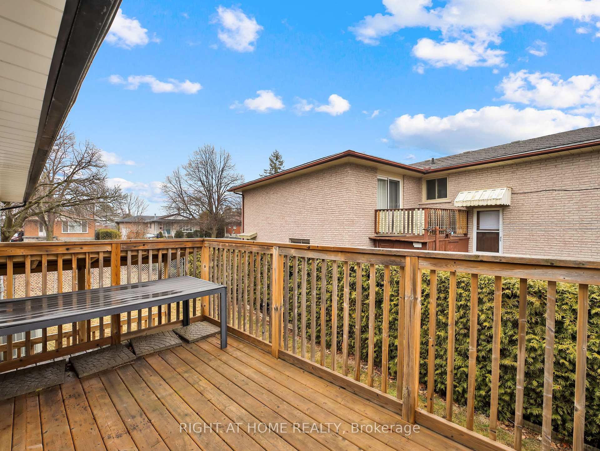 Photo 35 of 2 Chartwell Cres, Guelph, Dovercliffe Park/Old University — HOMEH
