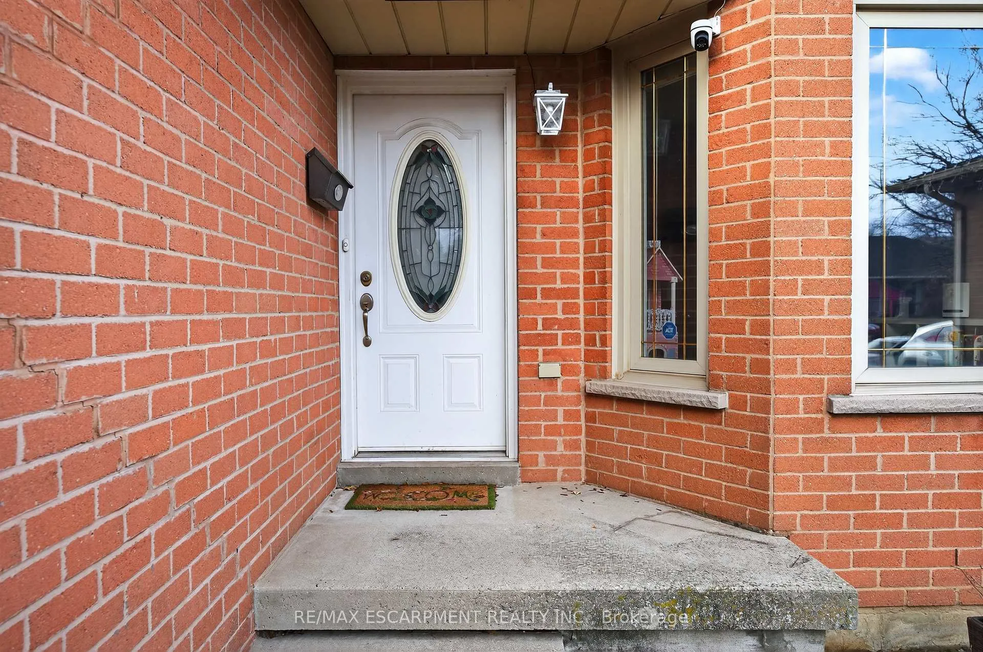 Photo 5 of 84 Branthaven Drive, Hamilton, Stoney Creek Mountain — HOMEH