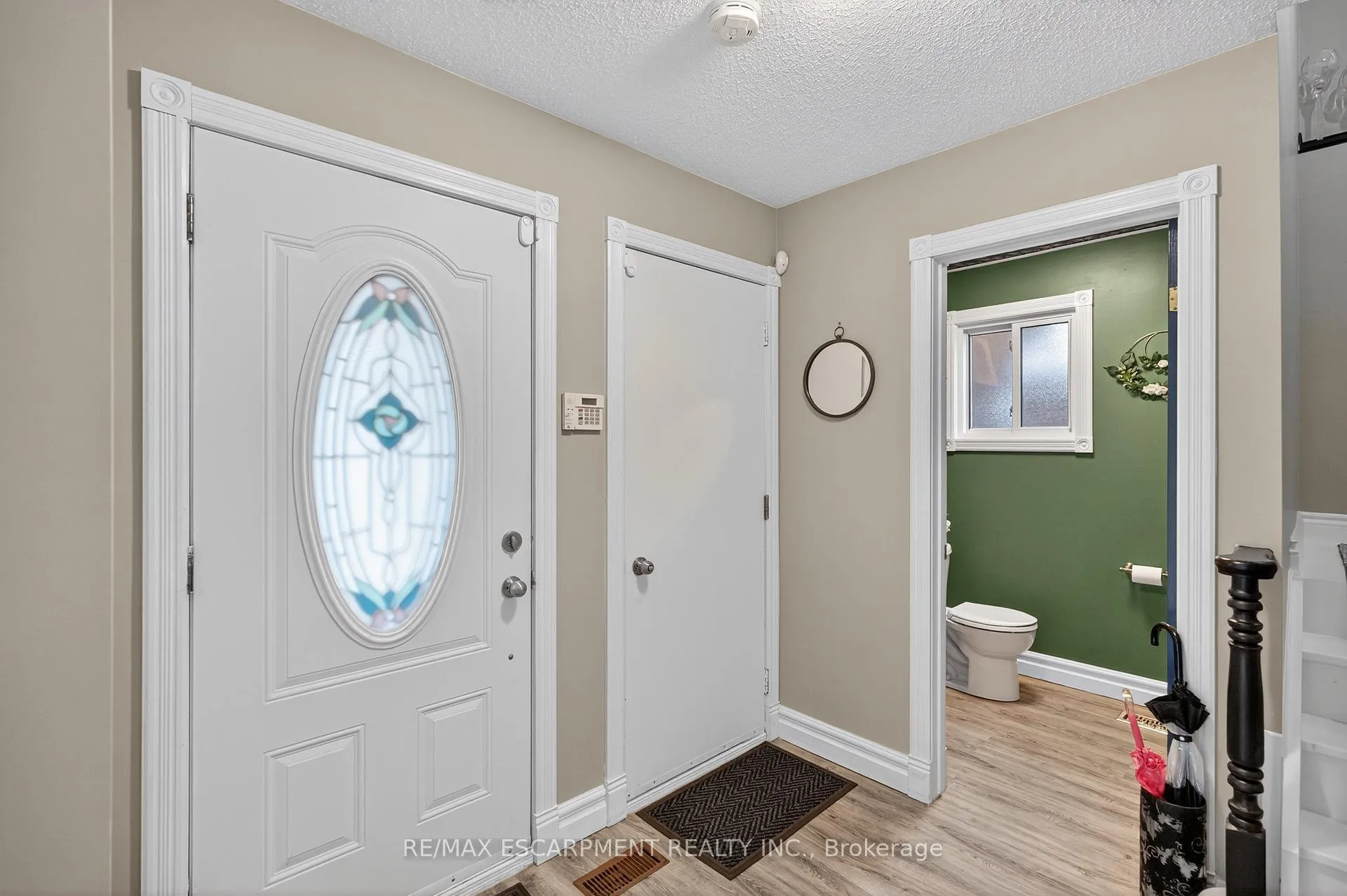 Photo 6 of 84 Branthaven Drive, Hamilton, Stoney Creek Mountain — HOMEH