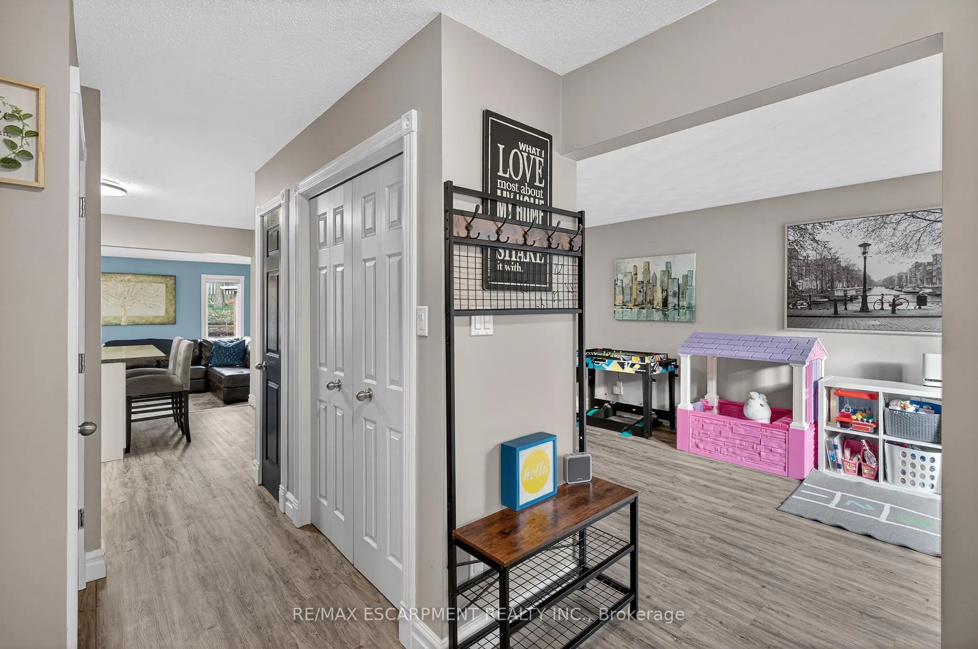 Photo 7 of 84 Branthaven Drive, Hamilton, Stoney Creek Mountain — HOMEH