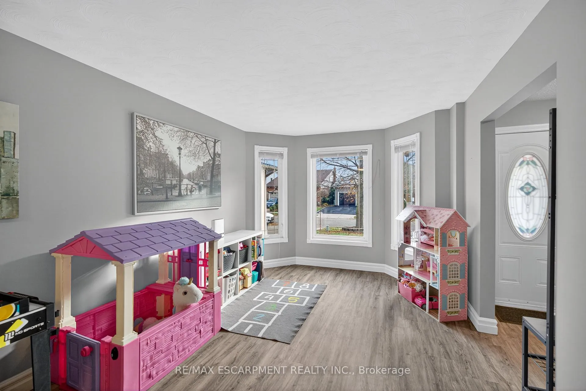 Photo 9 of 84 Branthaven Drive, Hamilton, Stoney Creek Mountain — HOMEH